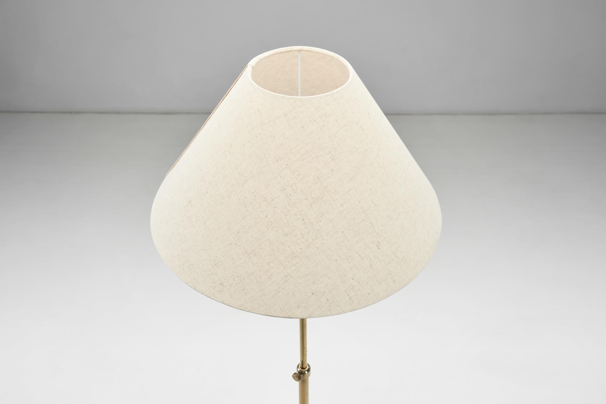 Lampada da terra Art Déco in ottone e legno duro, Europa, anni '30 in vendita 4