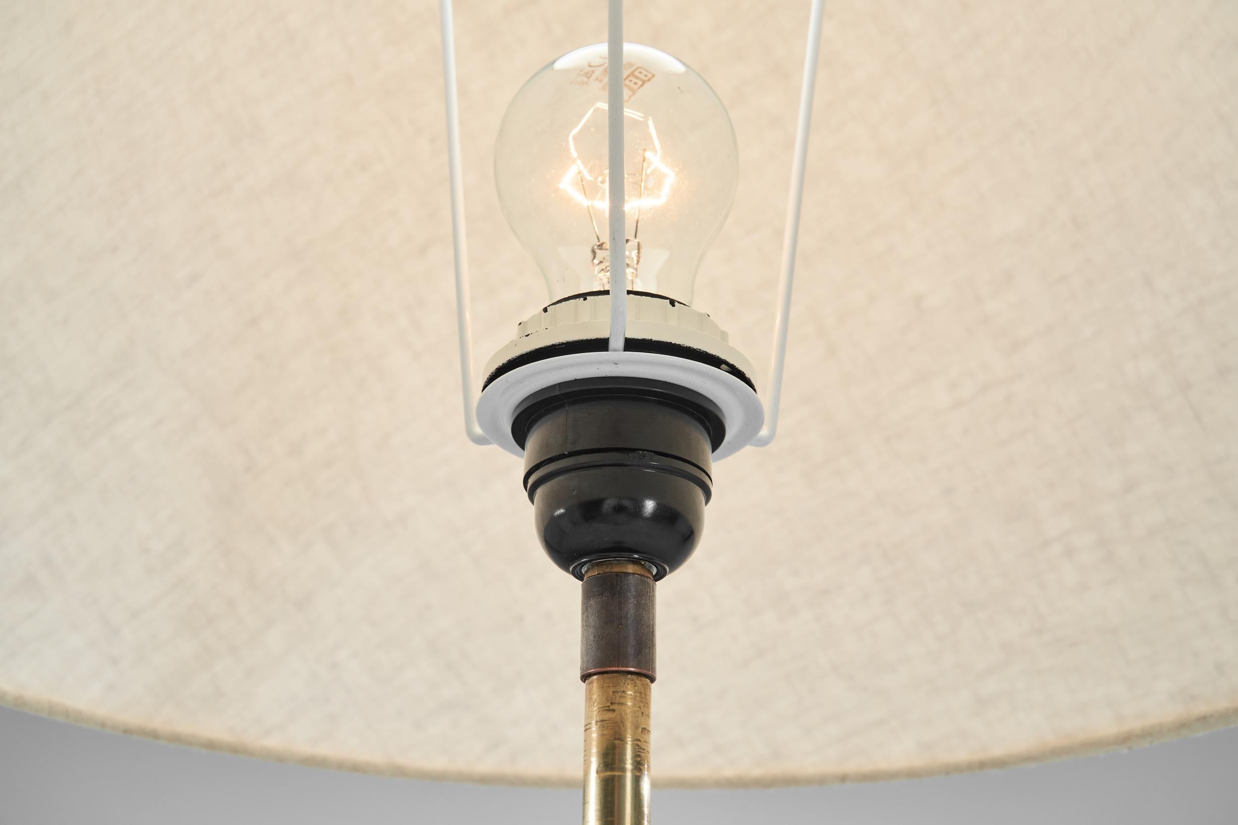 Lampada da terra Art Déco in ottone e legno duro, Europa, anni '30 in vendita 6