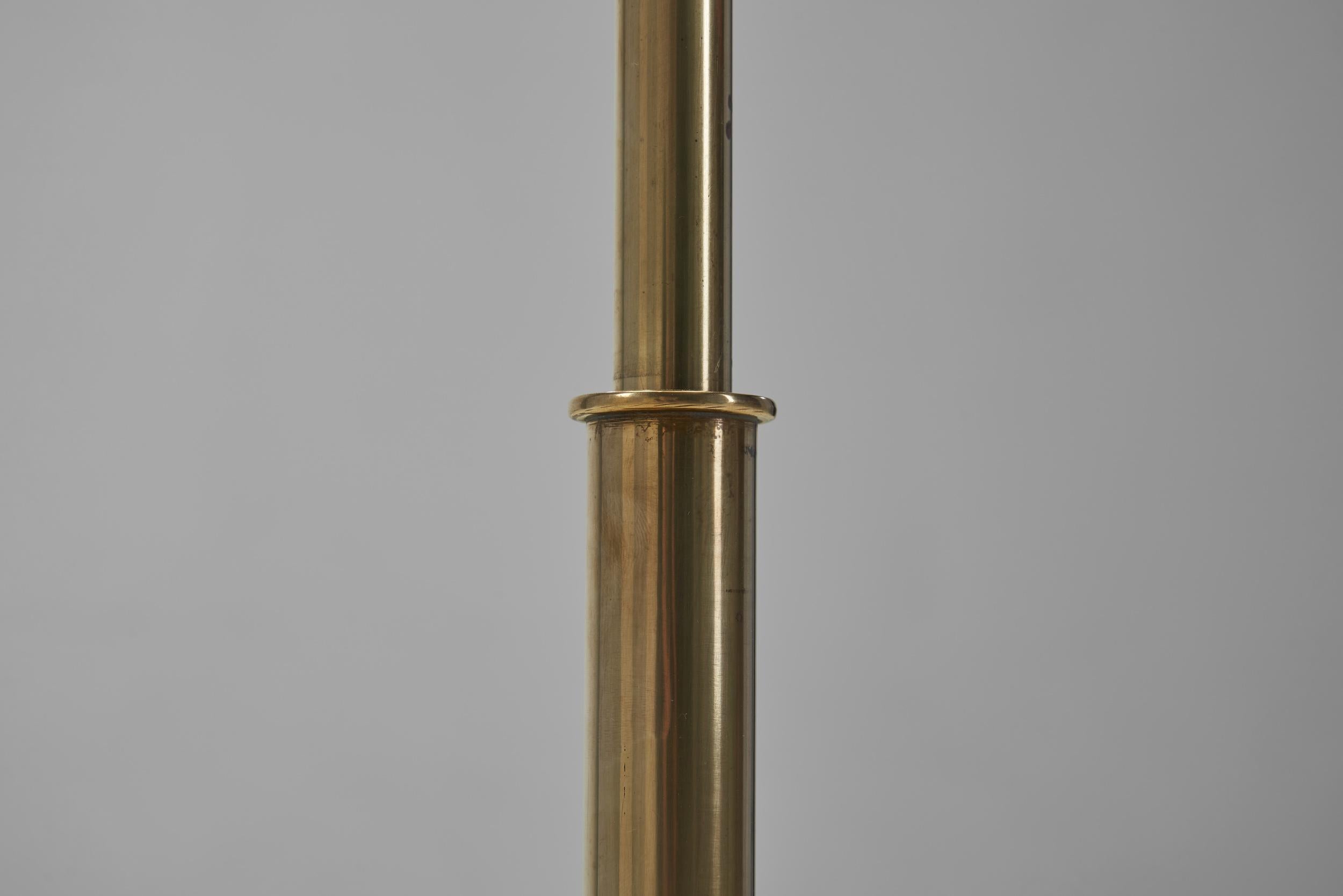 Lampada da terra Art Déco in ottone e legno duro, Europa, anni '30 in vendita 9