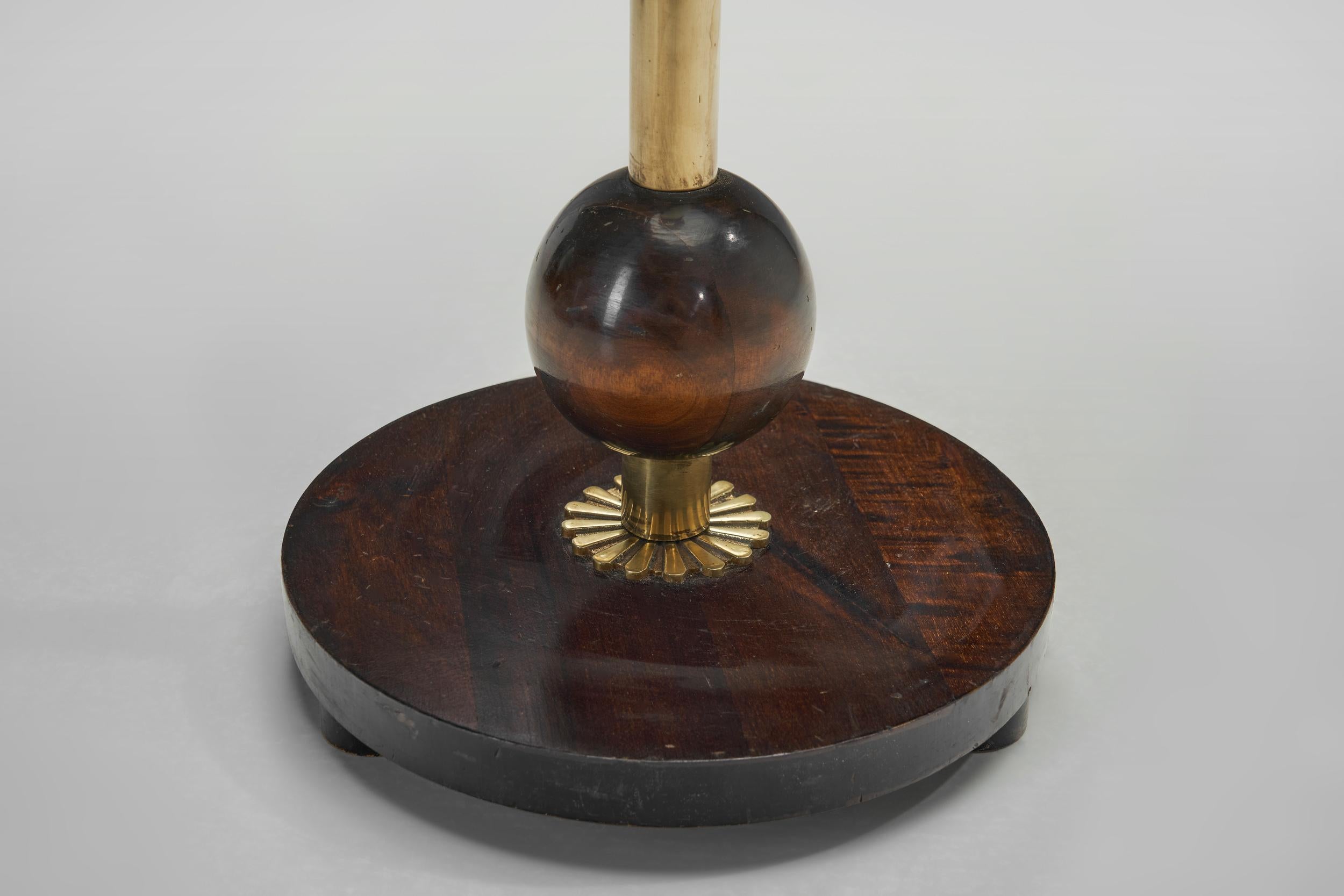 Lampada da terra Art Déco in ottone e legno duro, Europa, anni '30 in vendita 12