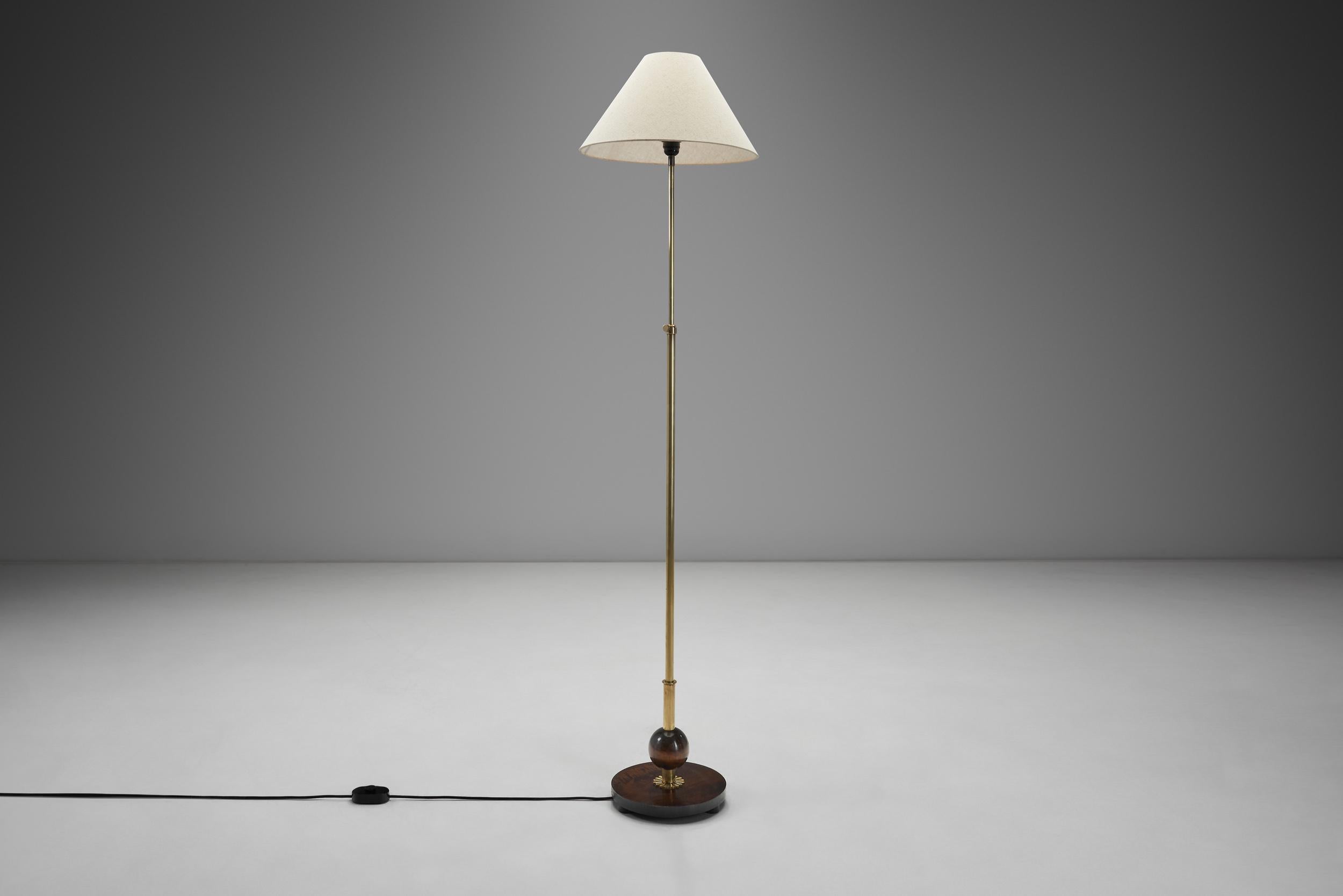 Lampada da terra Art Déco in ottone e legno duro, Europa, anni '30 in vendita 2