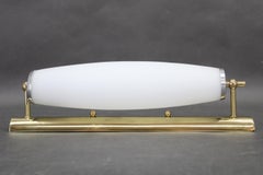 Aplique Art Decó de latón y cristal opalino, Italia, años 40