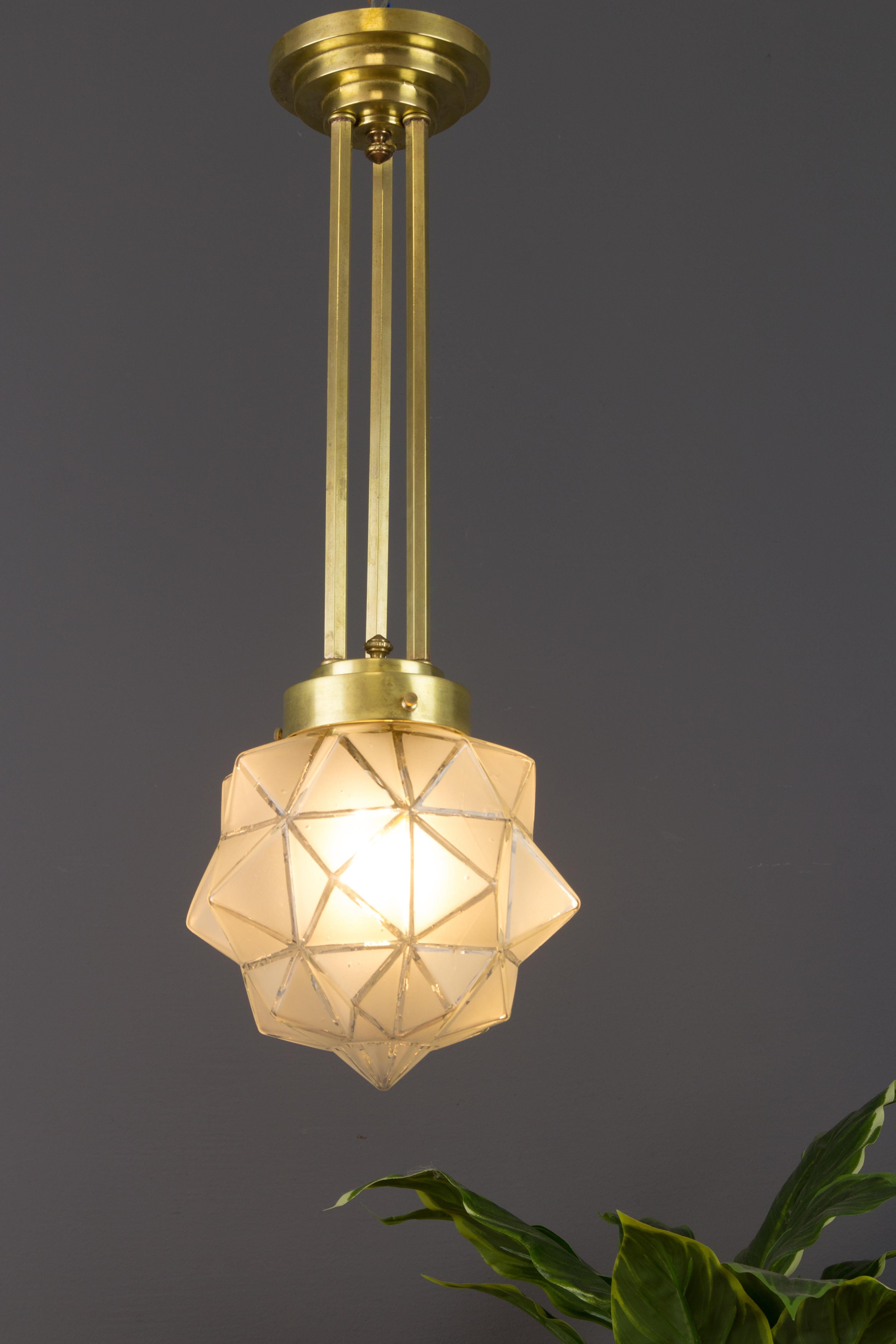 Art Deco Brass and White Frosted Glass Pendant Light, France, 1930s In Good Condition For Sale In Barntrup, DE