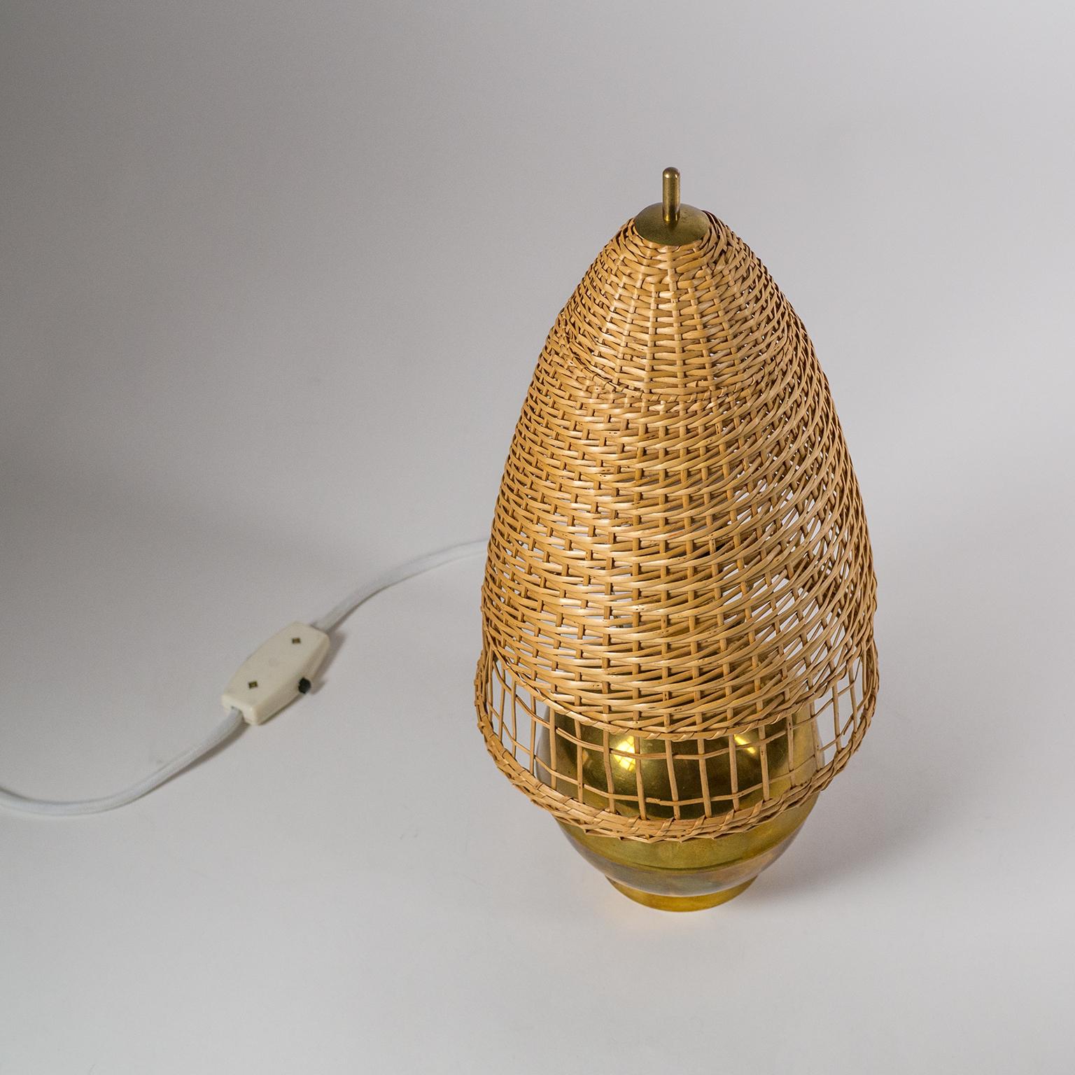 Art Deco Brass and Wicker Table Lamp, 1940s In Good Condition In Vienna, AT