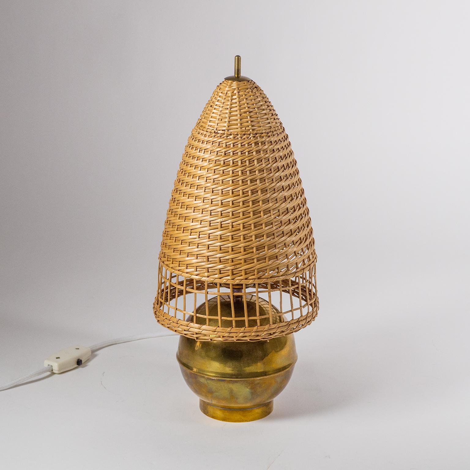 Mid-20th Century Art Deco Brass and Wicker Table Lamp, 1940s