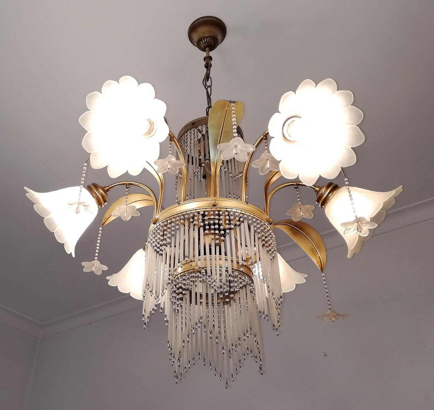Art Deco Brass Beaded Straw Glass Flowers Palm Tree Hollywood Regency Chandelier In Good Condition For Sale In Coimbra, PT