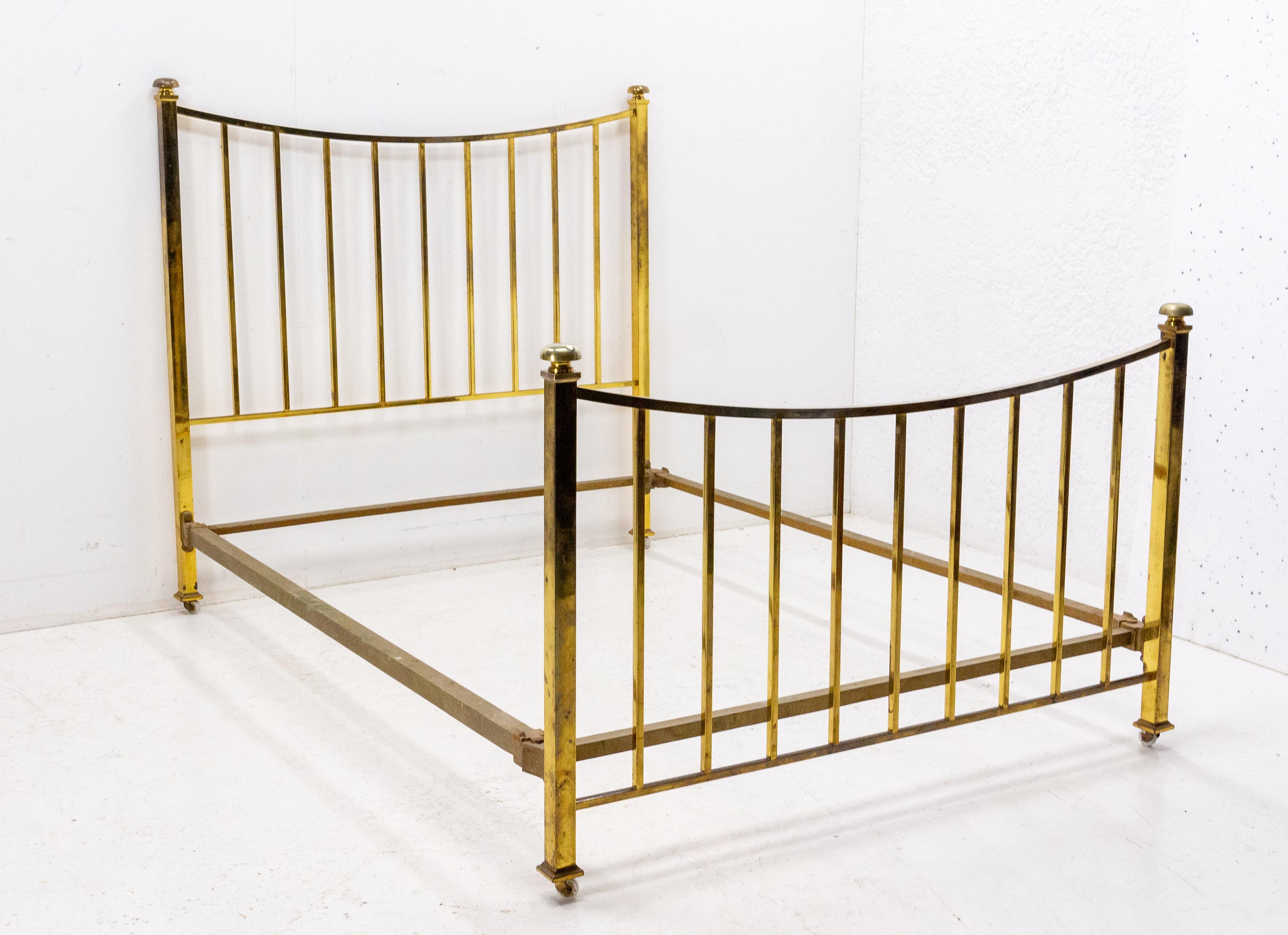 French Art Deco bed US Double bed and UK full size
Massive brass
This will take a standard US double bed size or UK full size mattress on either a slatted wood base or bunkie box base, if bedding is placed on the side bars.
Good vintage condition