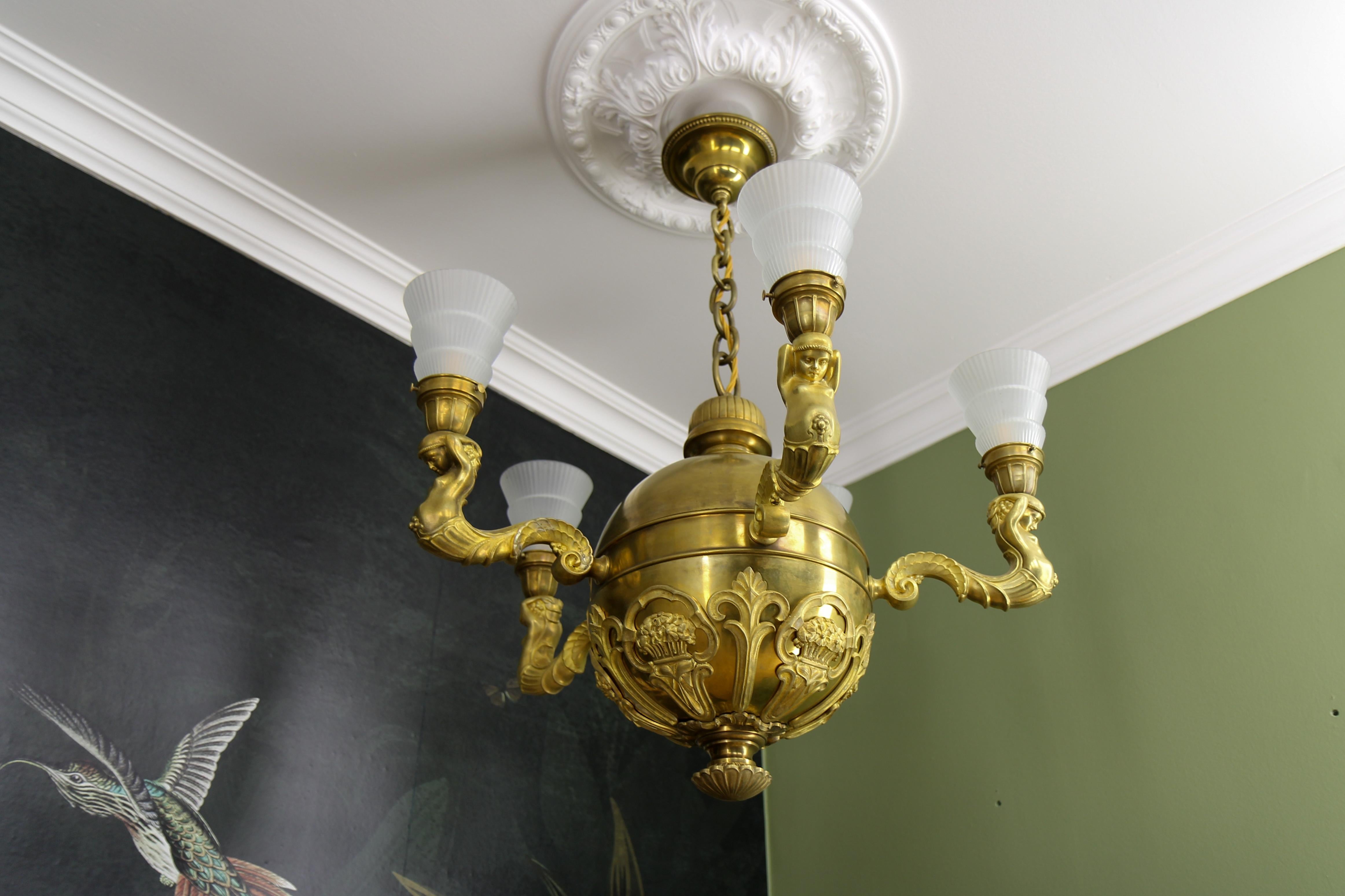 Art Deco Brass, Bronze and Frosted Glass Five-Light Figural Chandelier, ca. 1920 For Sale 4