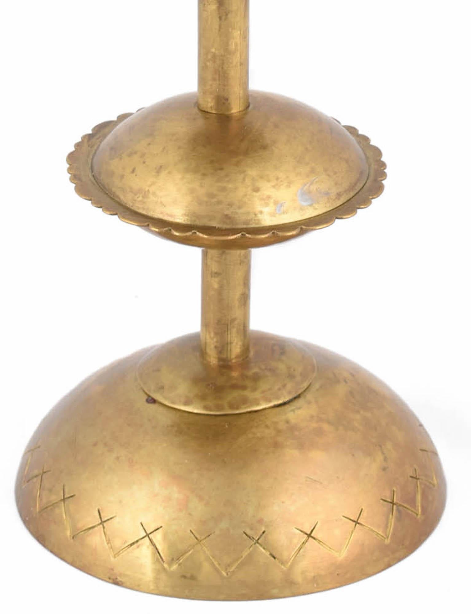 Art Deco candlestick is an original decorative work realized between the 1920s and the 1930s.

Original brass.

Made in Germany. 

Mint conditions. 

Beautiful brass object with an arched round base; in the high slender there are three