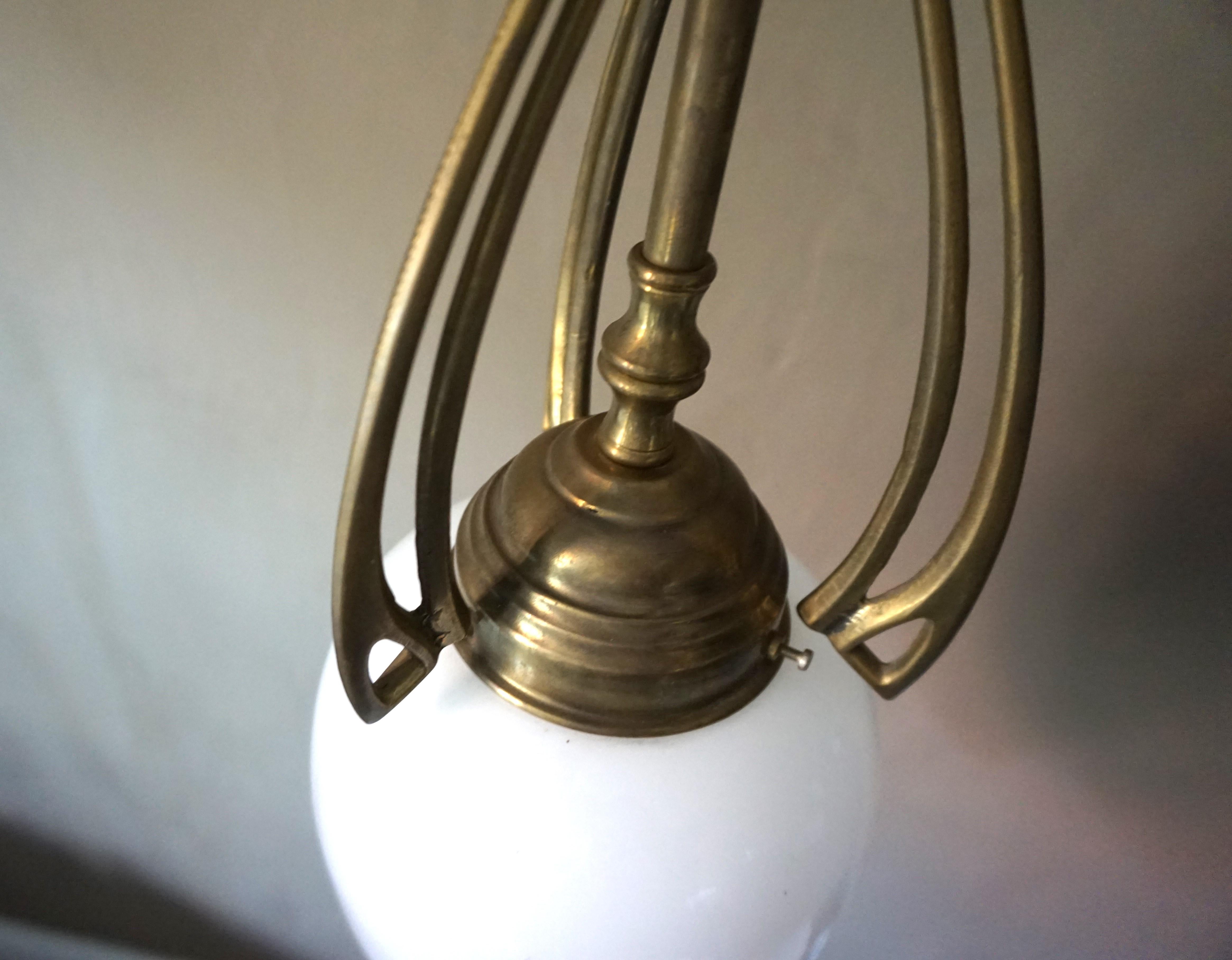 Lámpara de techo Art Déco de latón en venta 1