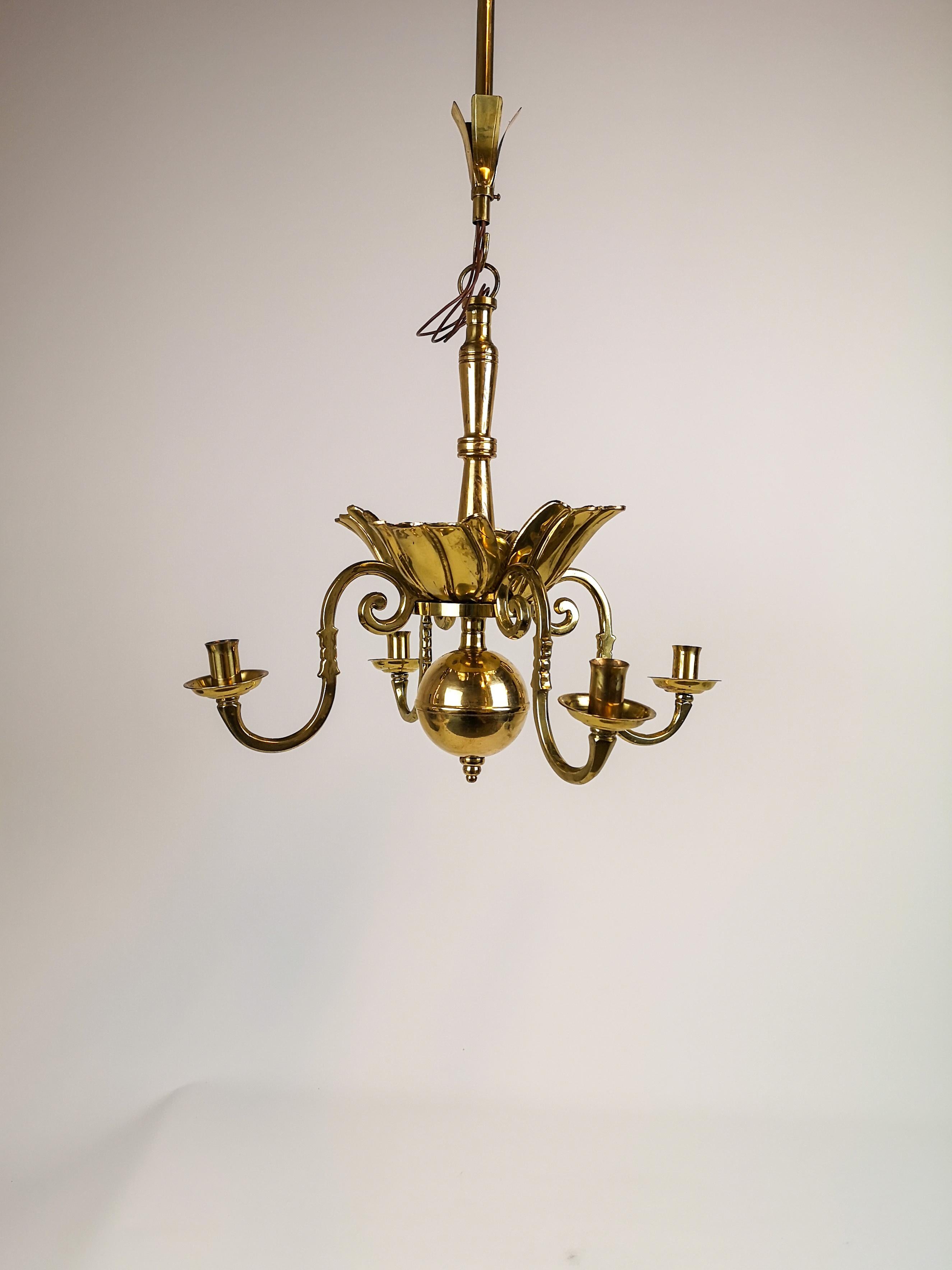 This wonderful brass chandelier was made in Sweden by the factory Lars Holmström Arvika. This chandelier is in solid brass and made by pure craftsmanship. Provided with both electric lightning as well as the possibility to use candle lights.

Good