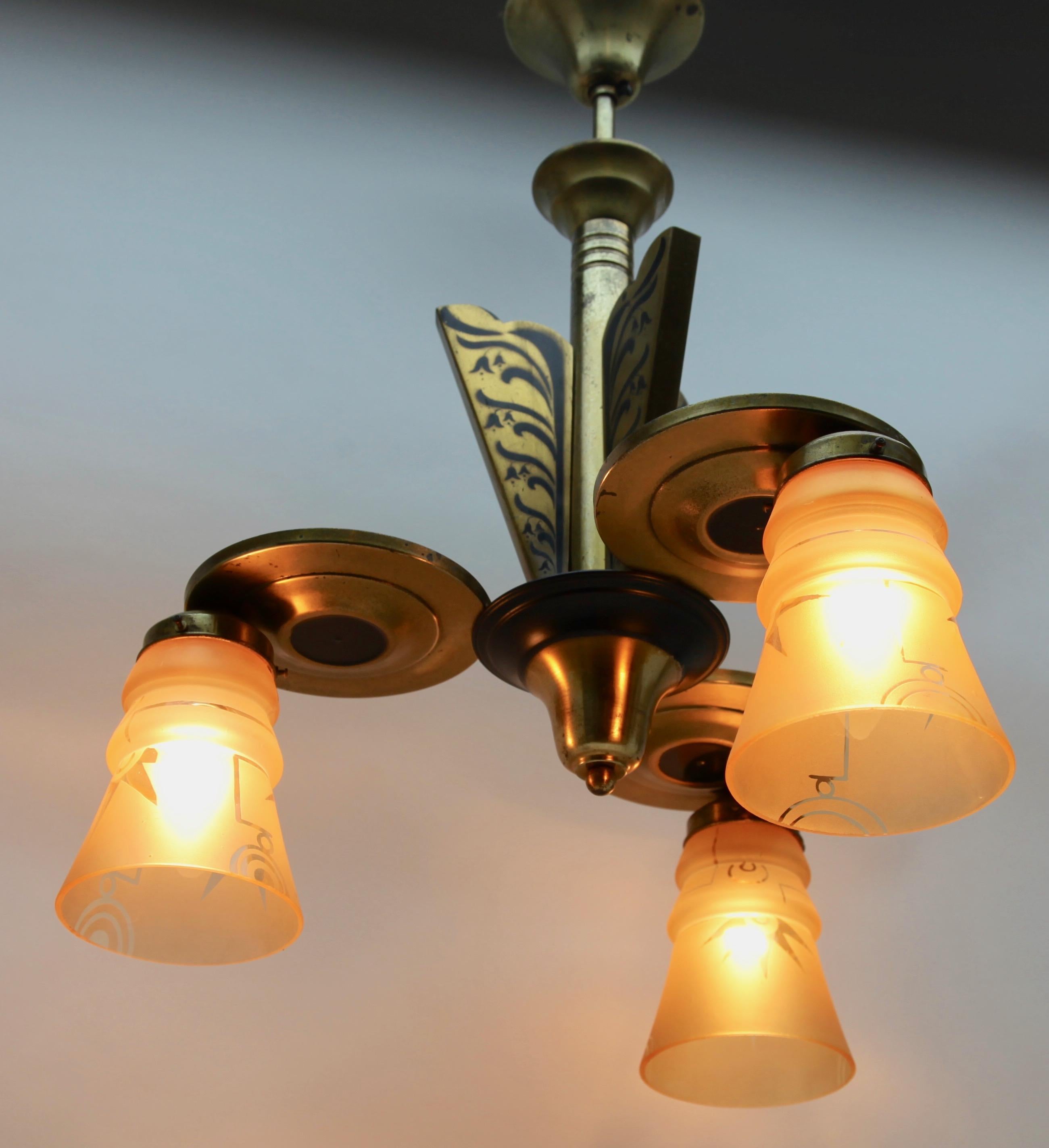 Art Deco Brass Chandelier Three Arms Glass Lampshades Whit Pattern In Good Condition For Sale In Verviers, BE