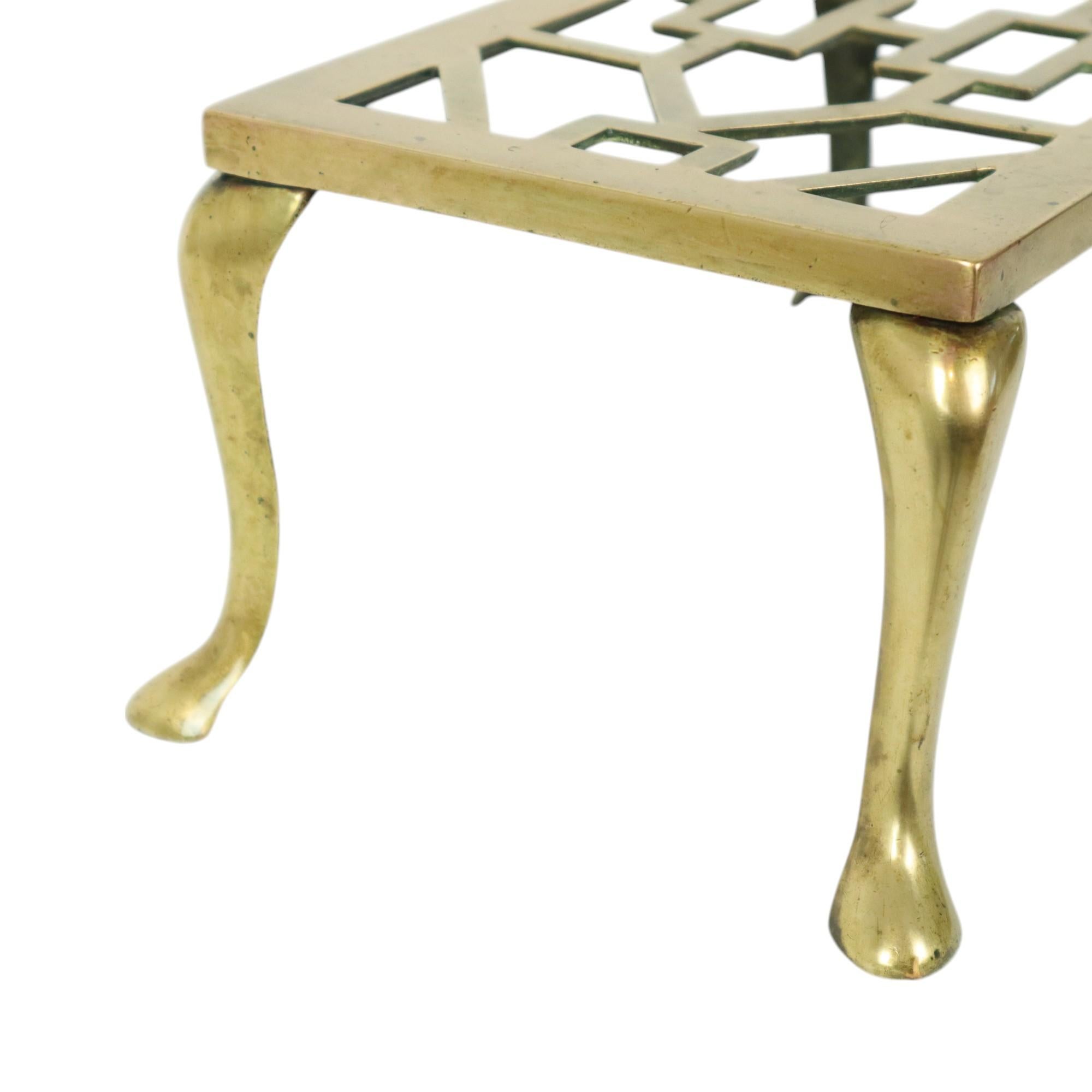 Art Deco Messing Untersetzer Pot Stand (Mitte des 20. Jahrhunderts) im Angebot
