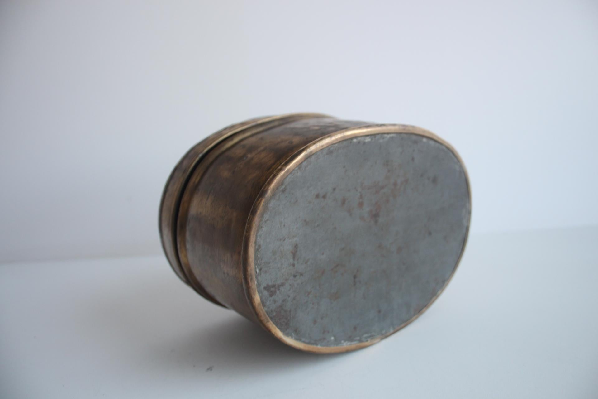 Scatola da caffè in ottone Art déco, anni '20 circa. in vendita 2