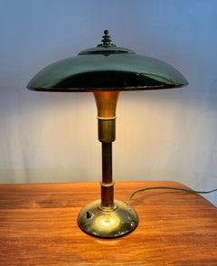 Ottone e rame Art Deco  Lampada da tavolo "Guardsman" di Faries