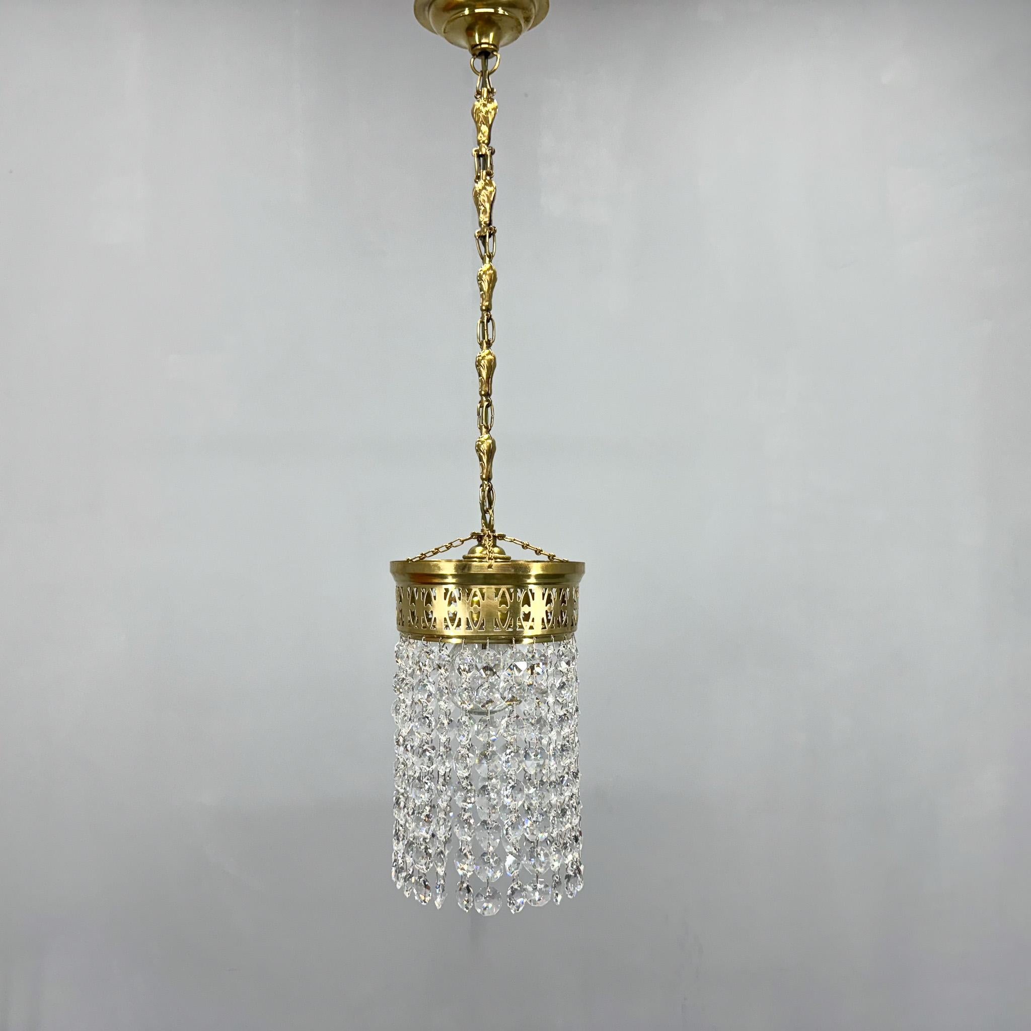 Lampada a sospensione Art Deco in ottone e perline di cristallo, restaurata in vendita 3