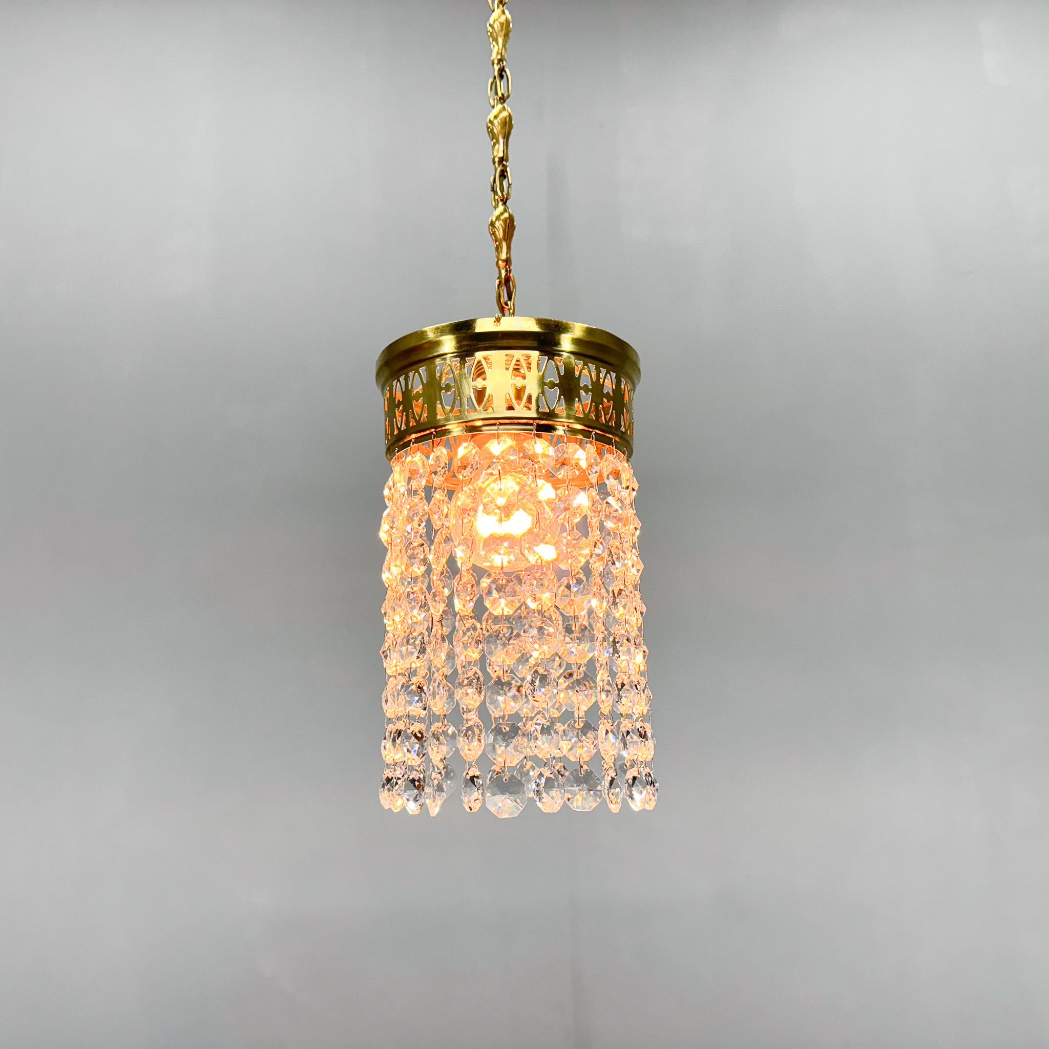 Lampada a sospensione Art Deco in ottone e perline di cristallo, restaurata in vendita 2