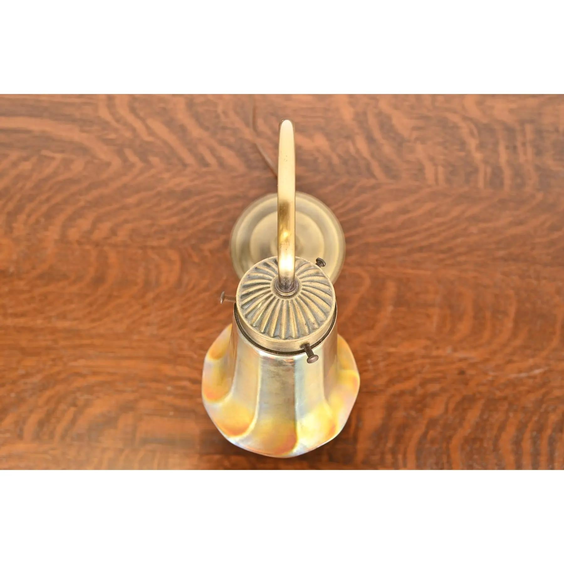 Art Deco Brass Desk Lamp With Quezal Favrile Art Glass Shade im Angebot 1