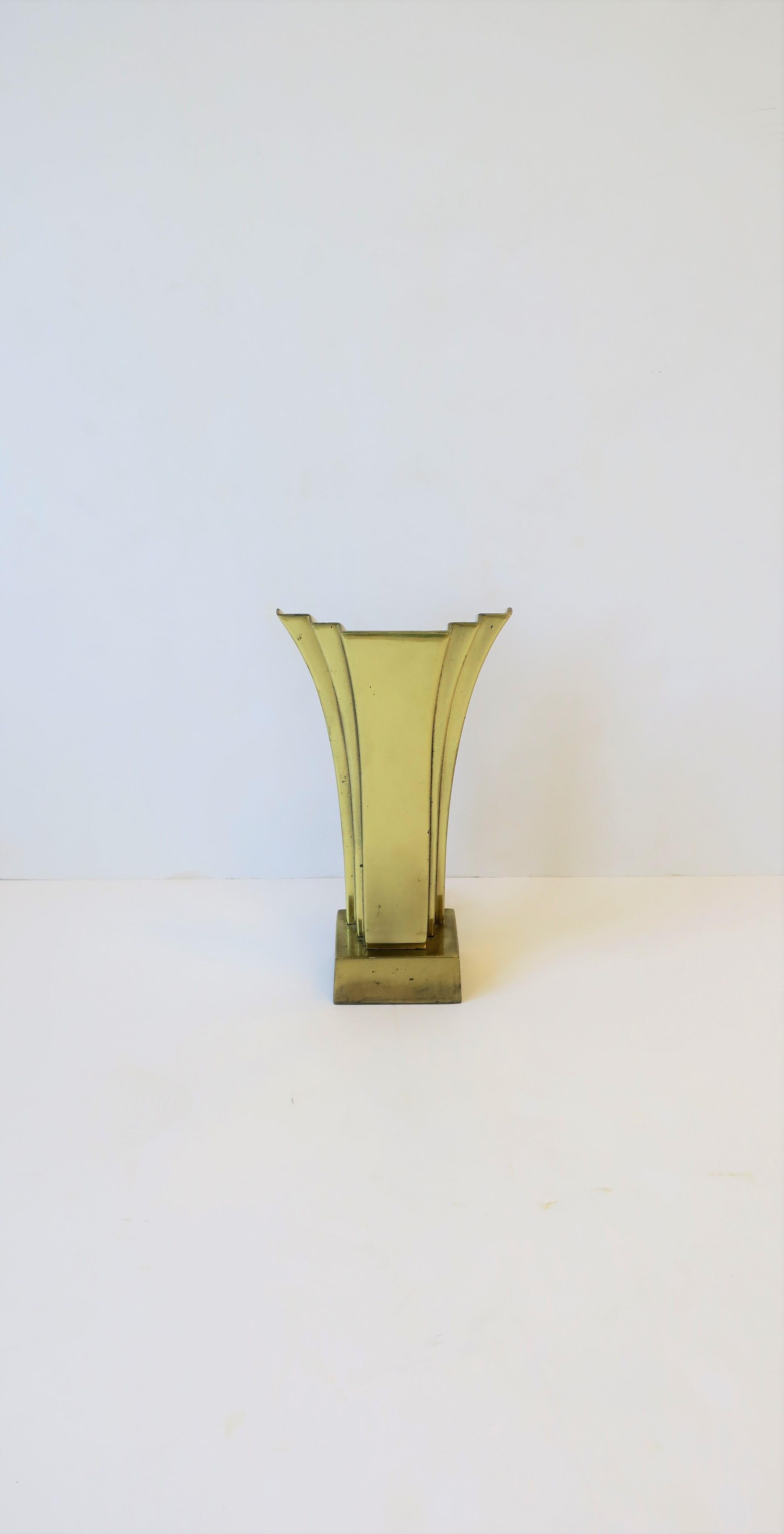 A beautiful and substantial Art Deco style brass desk or table lamp, circa 1970s. Lamp has a beautiful, graduated design, a detail reminiscent during the Art Deco period of the 1930s. Light resembles a wall sconce, however, it's a table lamp; on/off