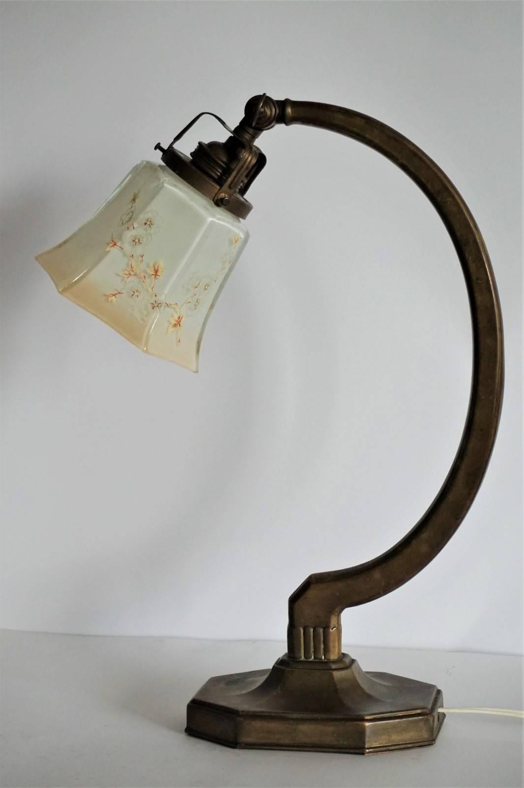 Art Deco brass desk lamp with hand-painted glass shade, adjustable height positions at the shade, circa 1920.
Very good condition, with beautiful patina, rewired.
European wiring: One E27 bulb socket
Measures:
Height 15.75 up to 21 in (40 - 53