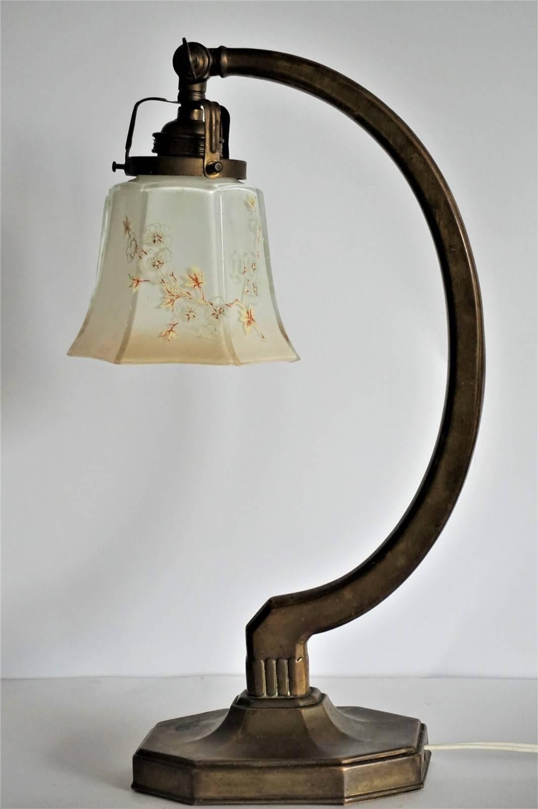 Art Deco Brass Desk or Table Lamp with Hand-Painted Glass Shade In Good Condition In Frankfurt am Main, DE