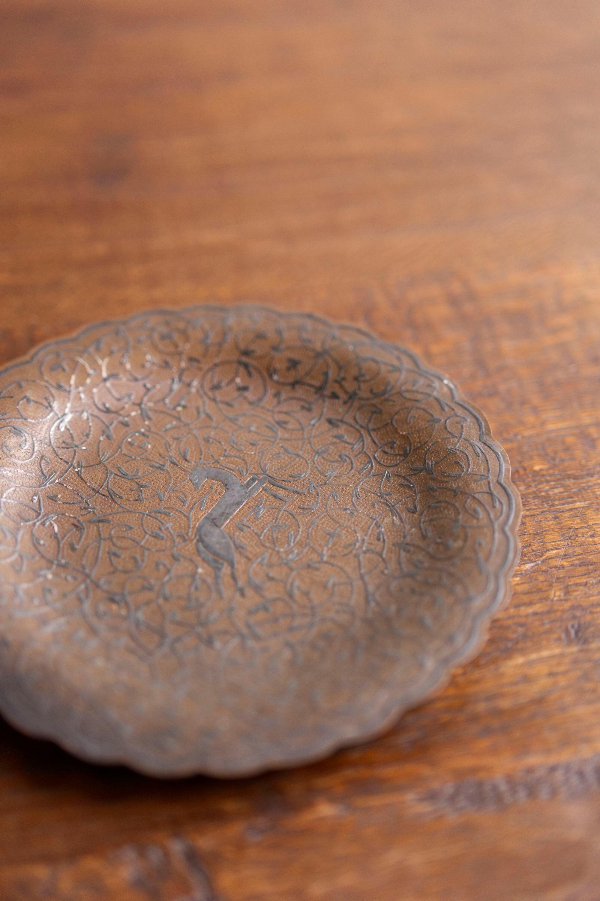 Art Deco brass dish with deer motif, France, 1930's For Sale 1