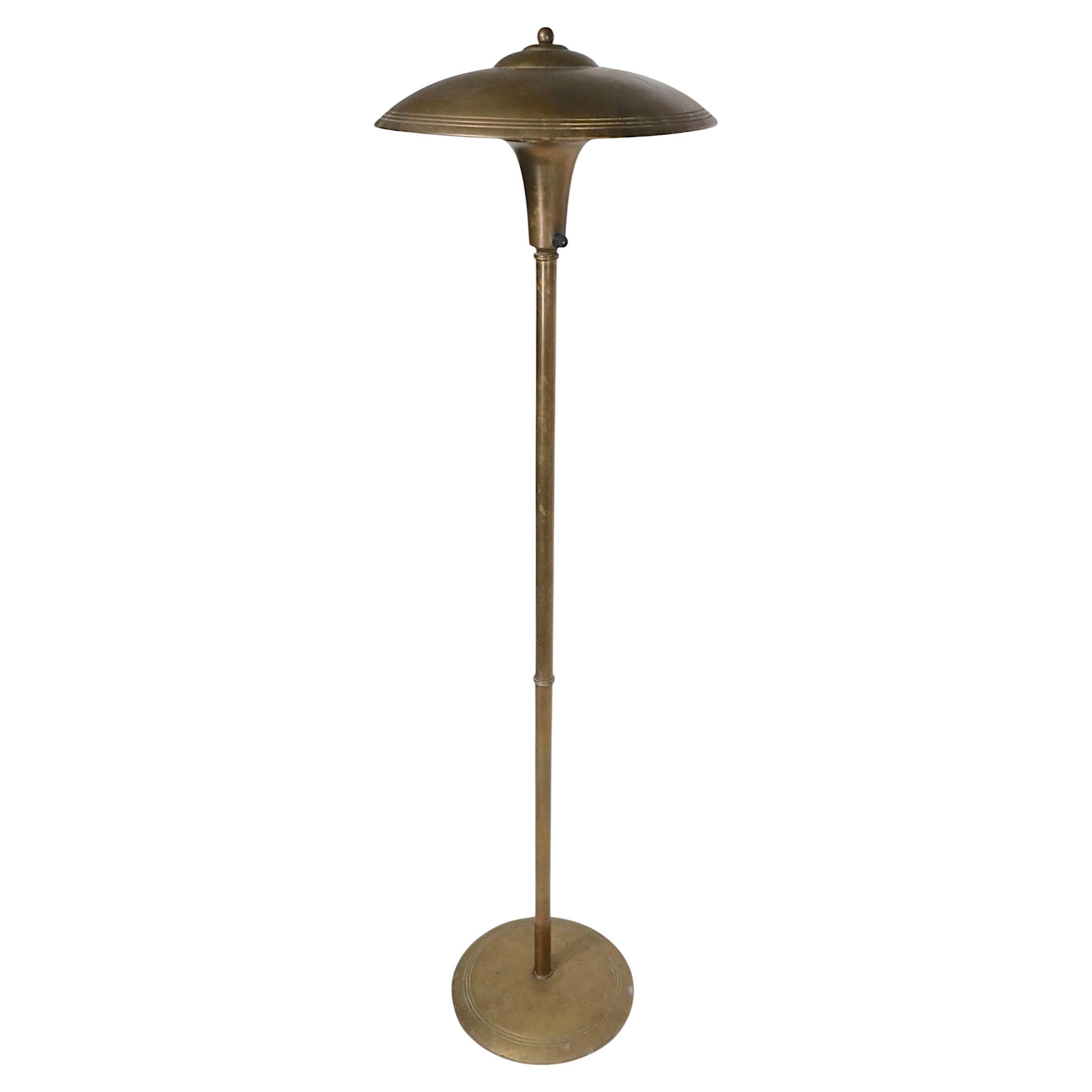 Lámpara de pie Art Déco de latón att. a Bert Dickerson en venta