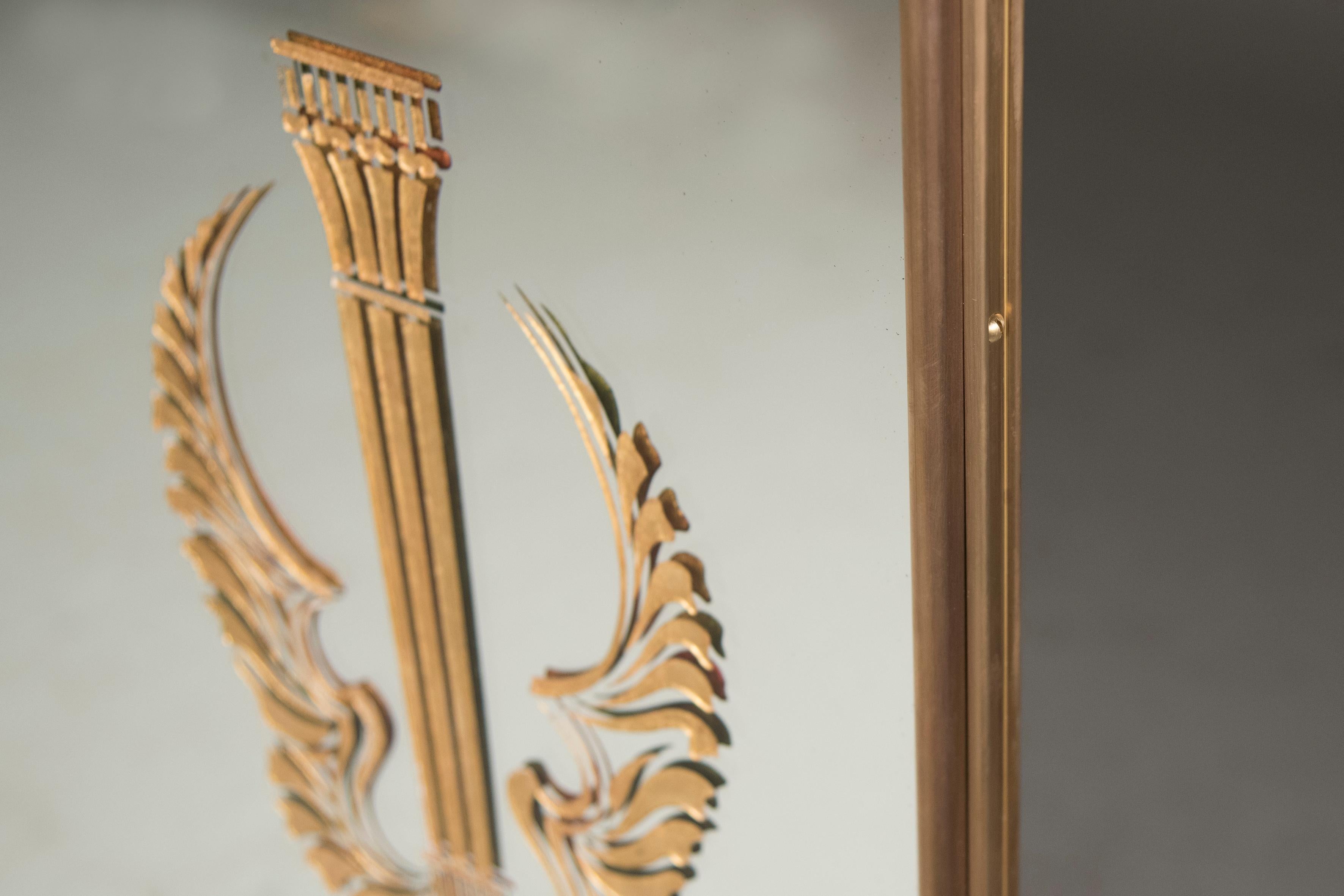 Art Deco Brass Framed Golden Decorative Wall Mirror (Art déco) im Angebot