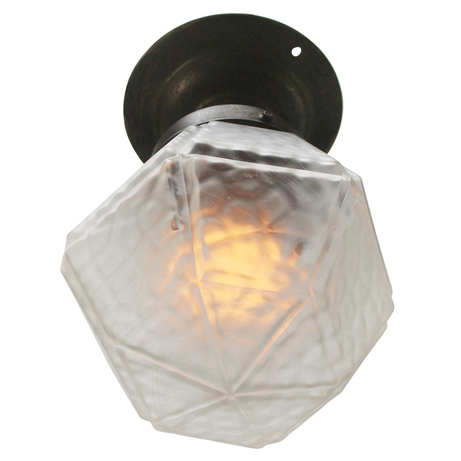 Art deco ceiling lamp.
Brass and frosted glass.

2 conductors, no ground.
Diameter foot 12 cm / 4.7”

Weight: 0.70 kg / 1.5 lb

Priced per individual item. All lamps have been made suitable by international standards for incandescent light bulbs,