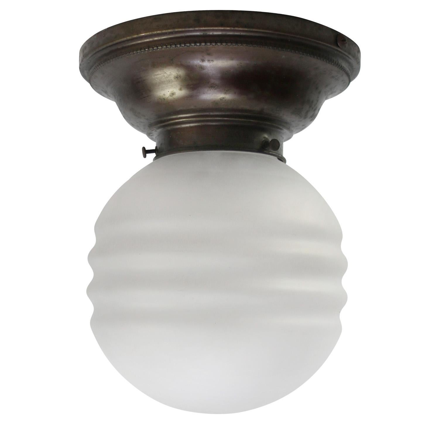 Art deco ceiling lamp.
Brass and frosted reeded glass.

Diameter foot 19 cm / 7.48 inches

Weight: 0.70 kg / 1.5 lb

Priced per individual item. All lamps have been made suitable by international standards for incandescent light bulbs,