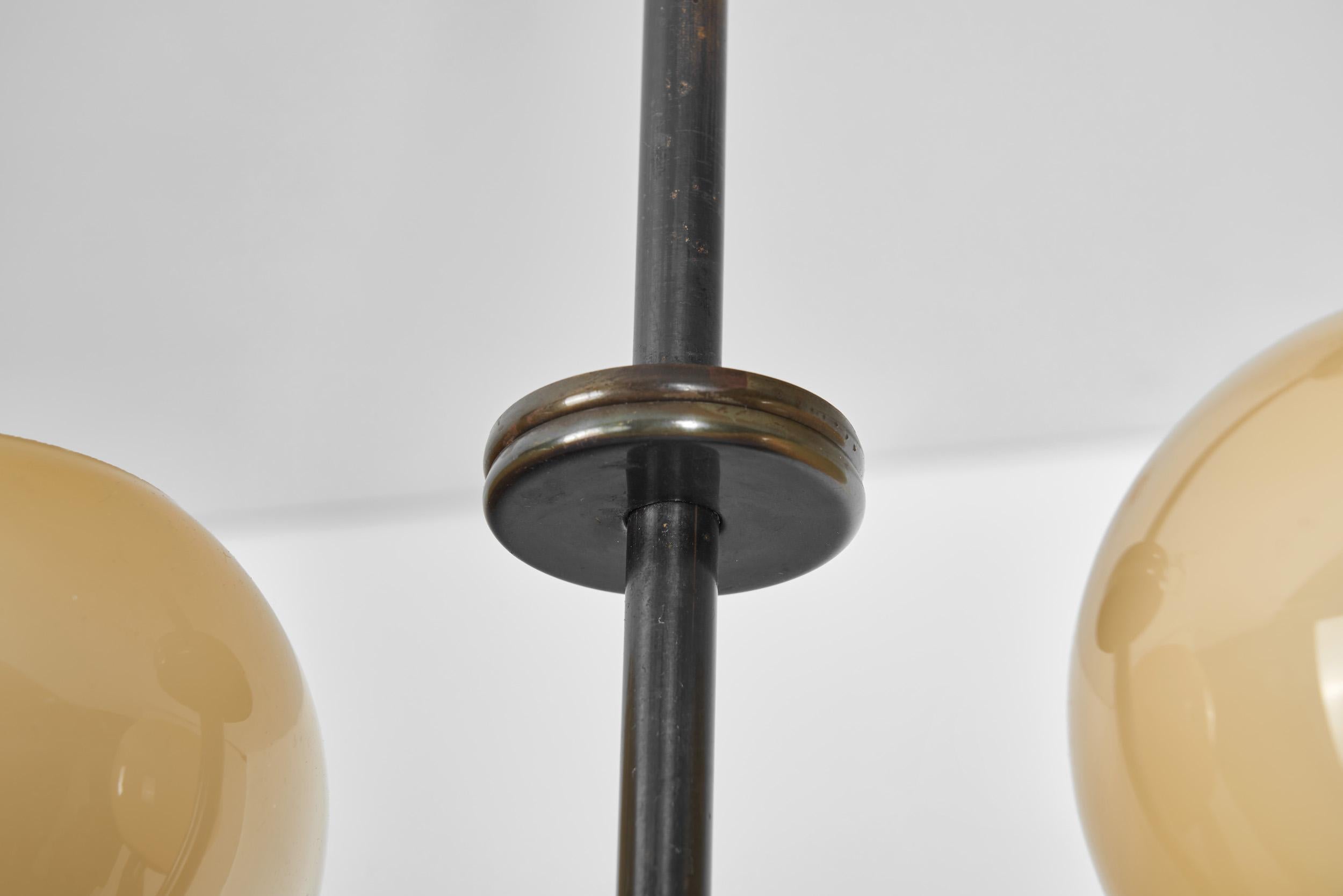 Lámpara colgante Art Déco de latón, Europa Primera mitad del siglo XX en venta 5