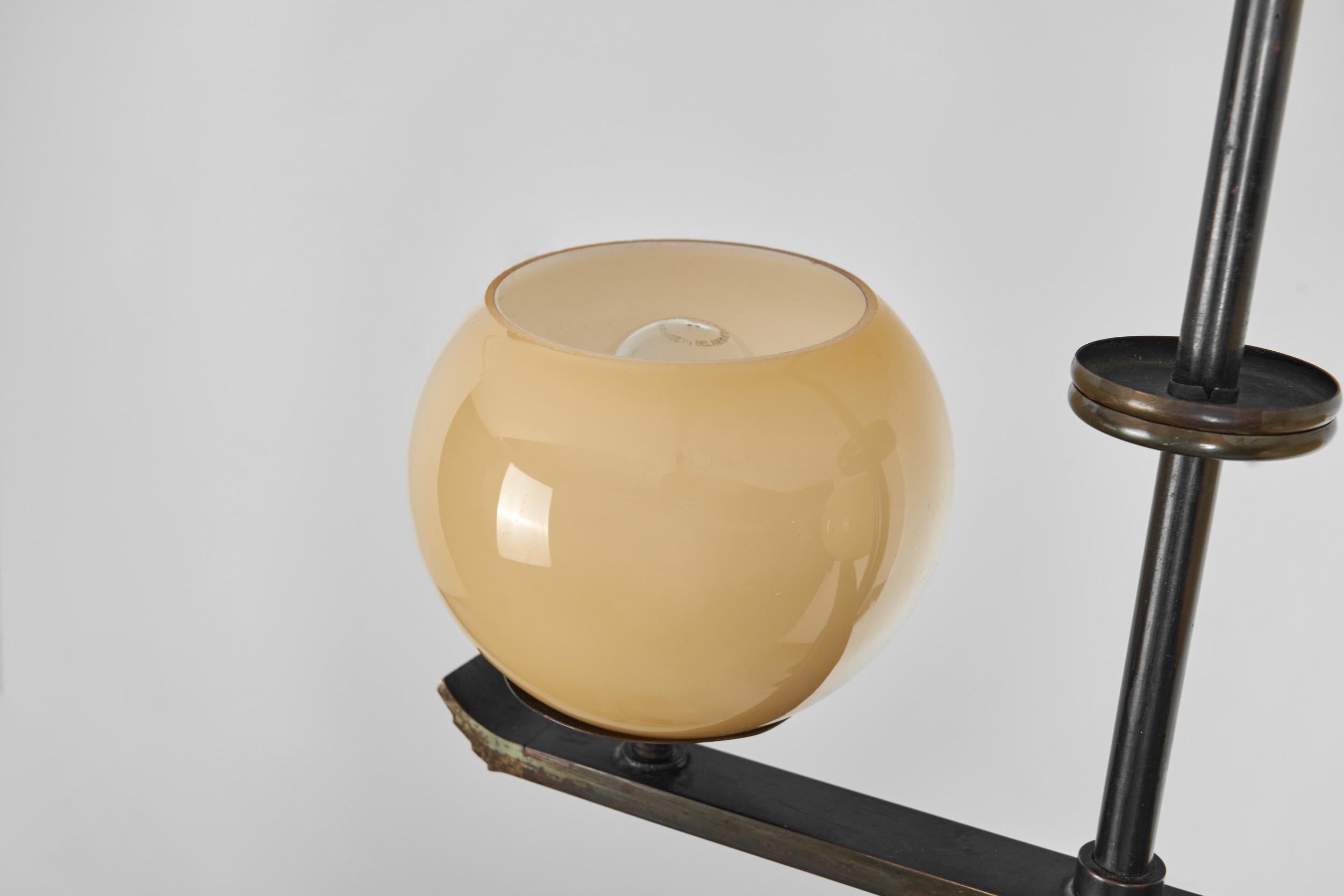 Lámpara colgante Art Déco de latón, Europa Primera mitad del siglo XX en venta 6