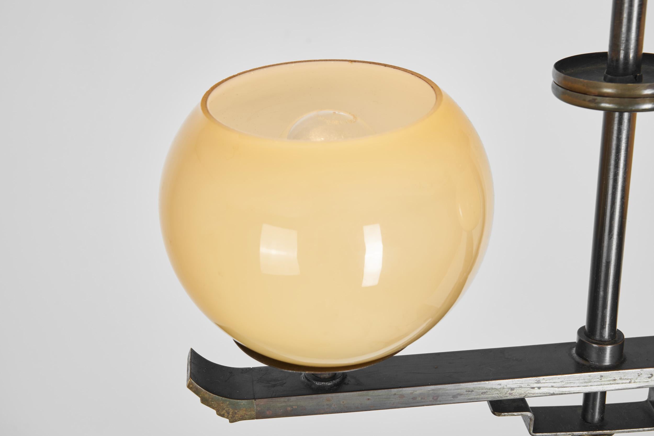 Lámpara colgante Art Déco de latón, Europa Primera mitad del siglo XX en venta 7