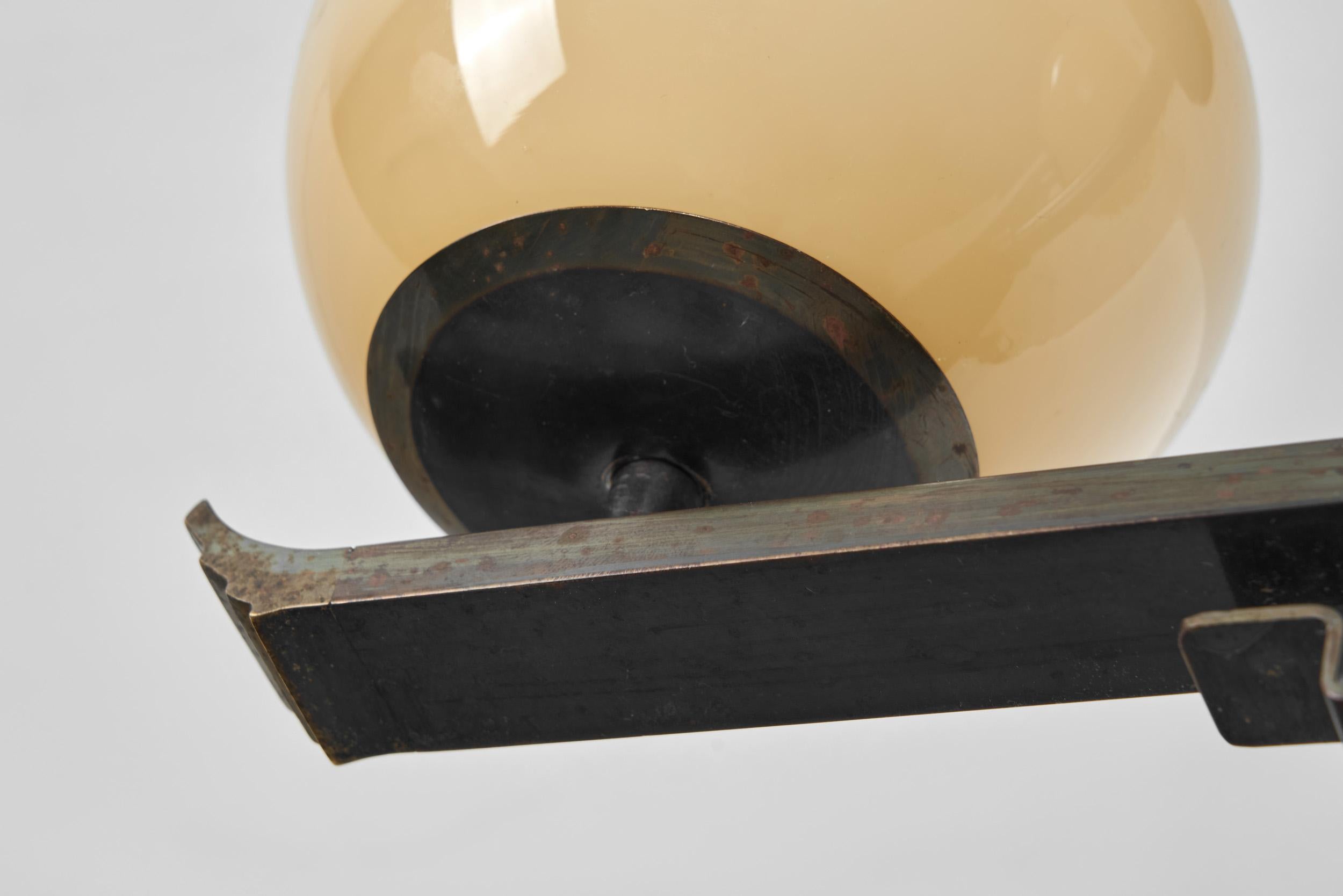 Lámpara colgante Art Déco de latón, Europa Primera mitad del siglo XX en venta 11