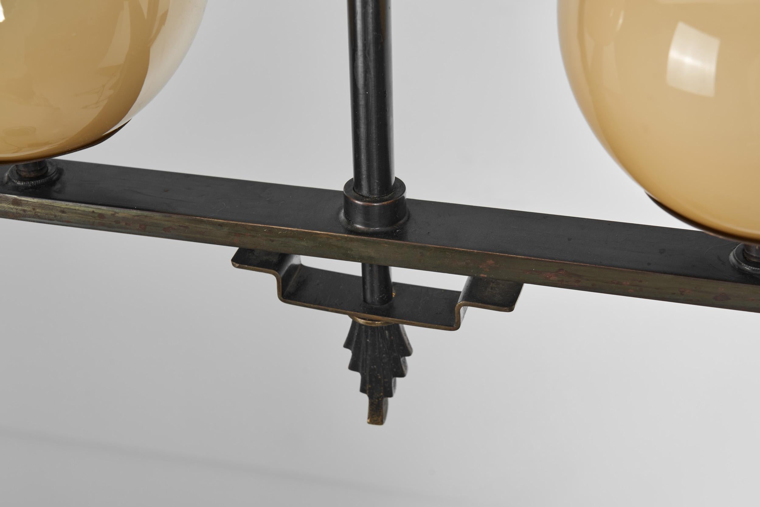 Lámpara colgante Art Déco de latón, Europa Primera mitad del siglo XX en venta 12