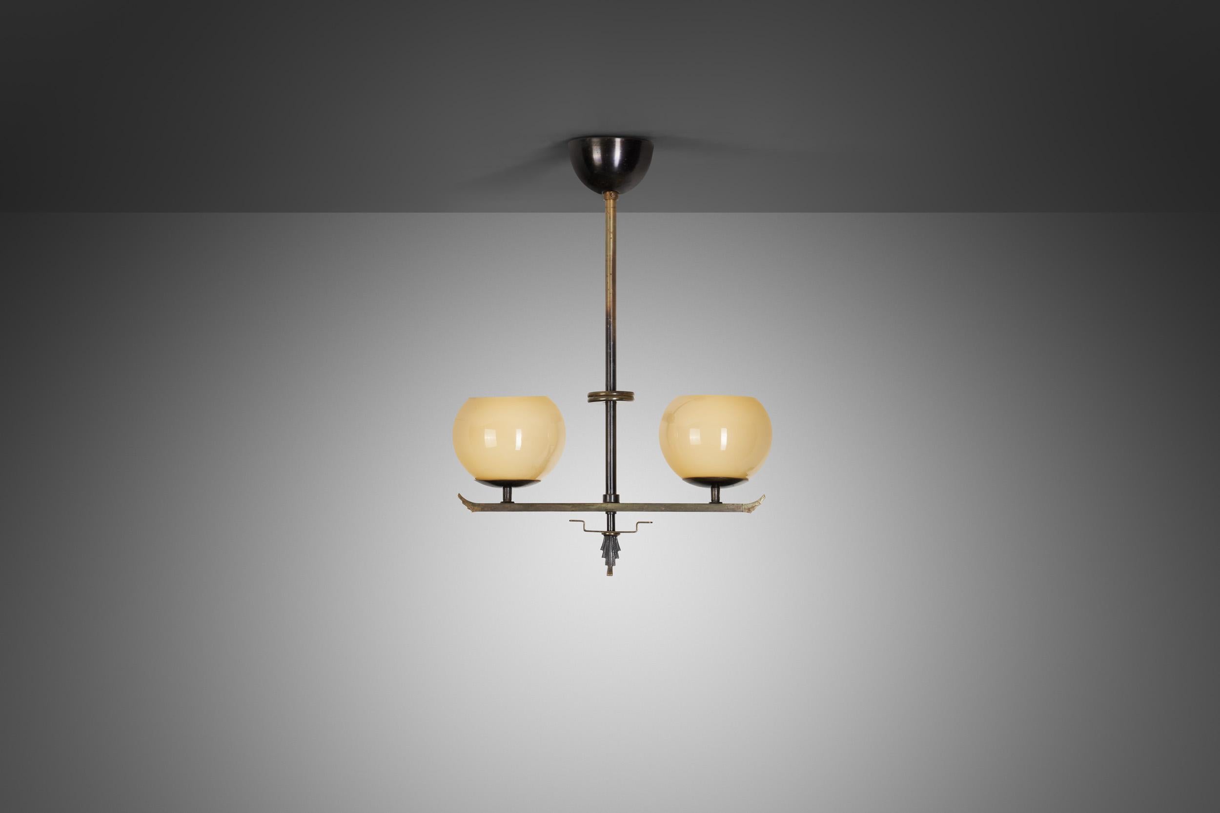 Lámpara colgante Art Déco de latón, Europa Primera mitad del siglo XX Art Decó en venta