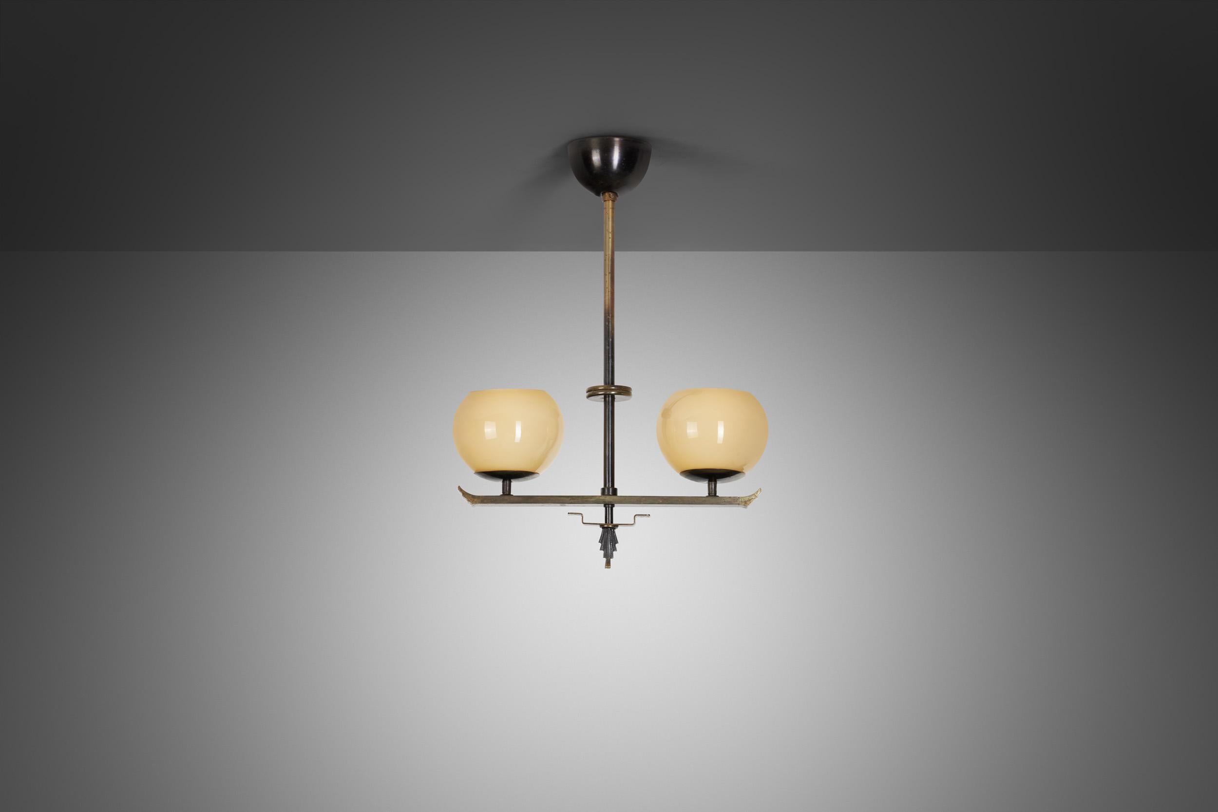 Lámpara colgante Art Déco de latón, Europa Primera mitad del siglo XX en Bueno estado para la venta en Utrecht, NL