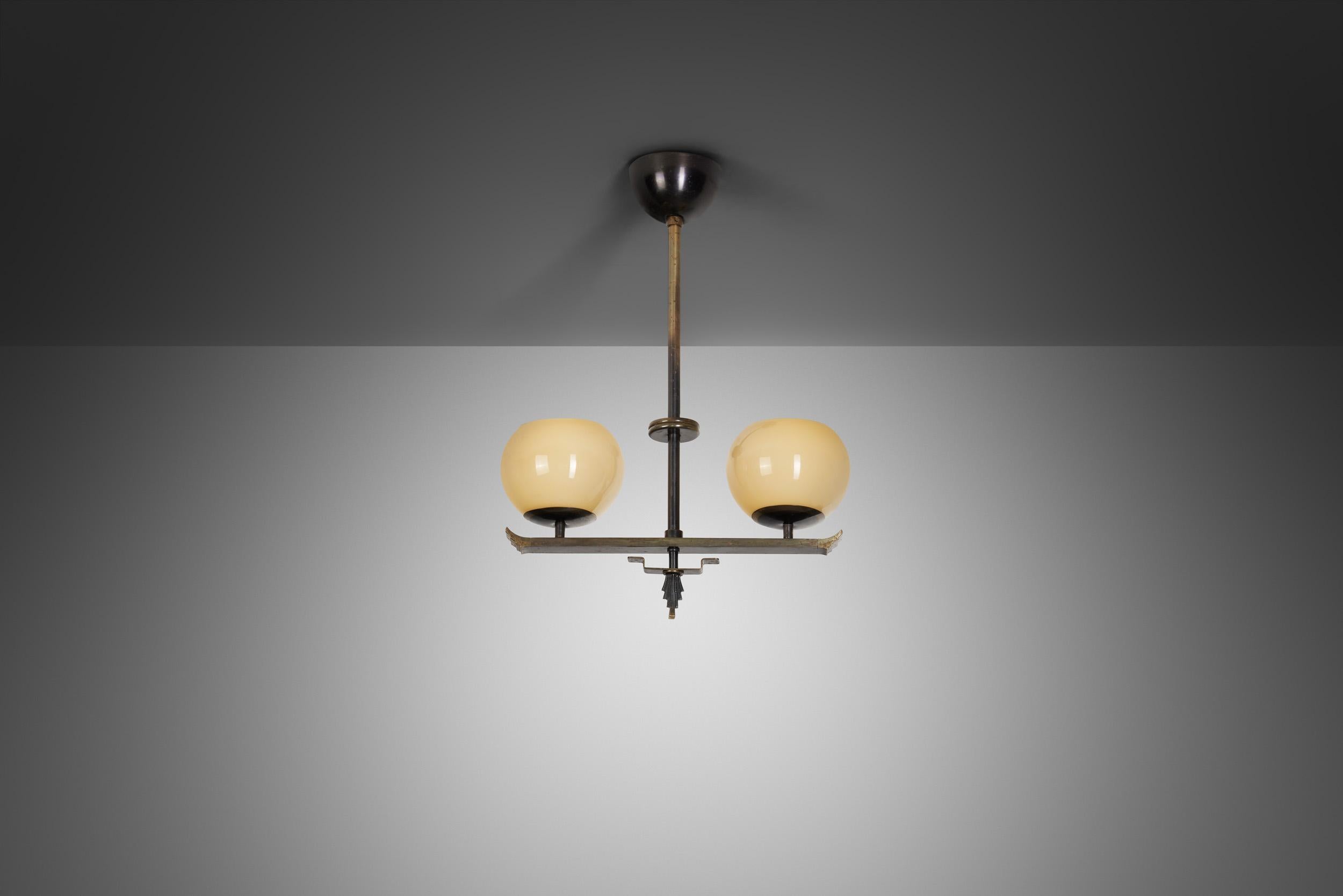 Lámpara colgante Art Déco de latón, Europa Primera mitad del siglo XX en venta 1