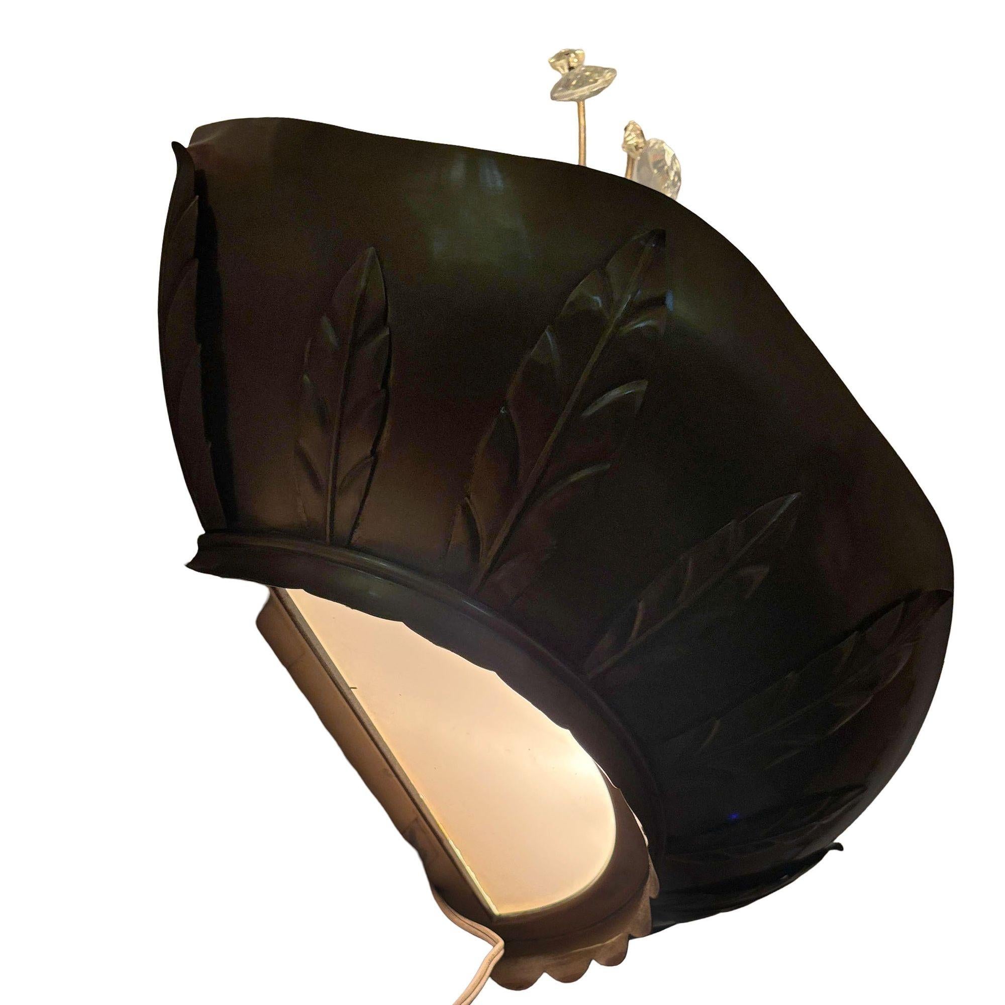 Art Deco Brass Hollywood Regency Palm Leaf Wall Sconce W/ Crystal Arms (Messing) im Angebot