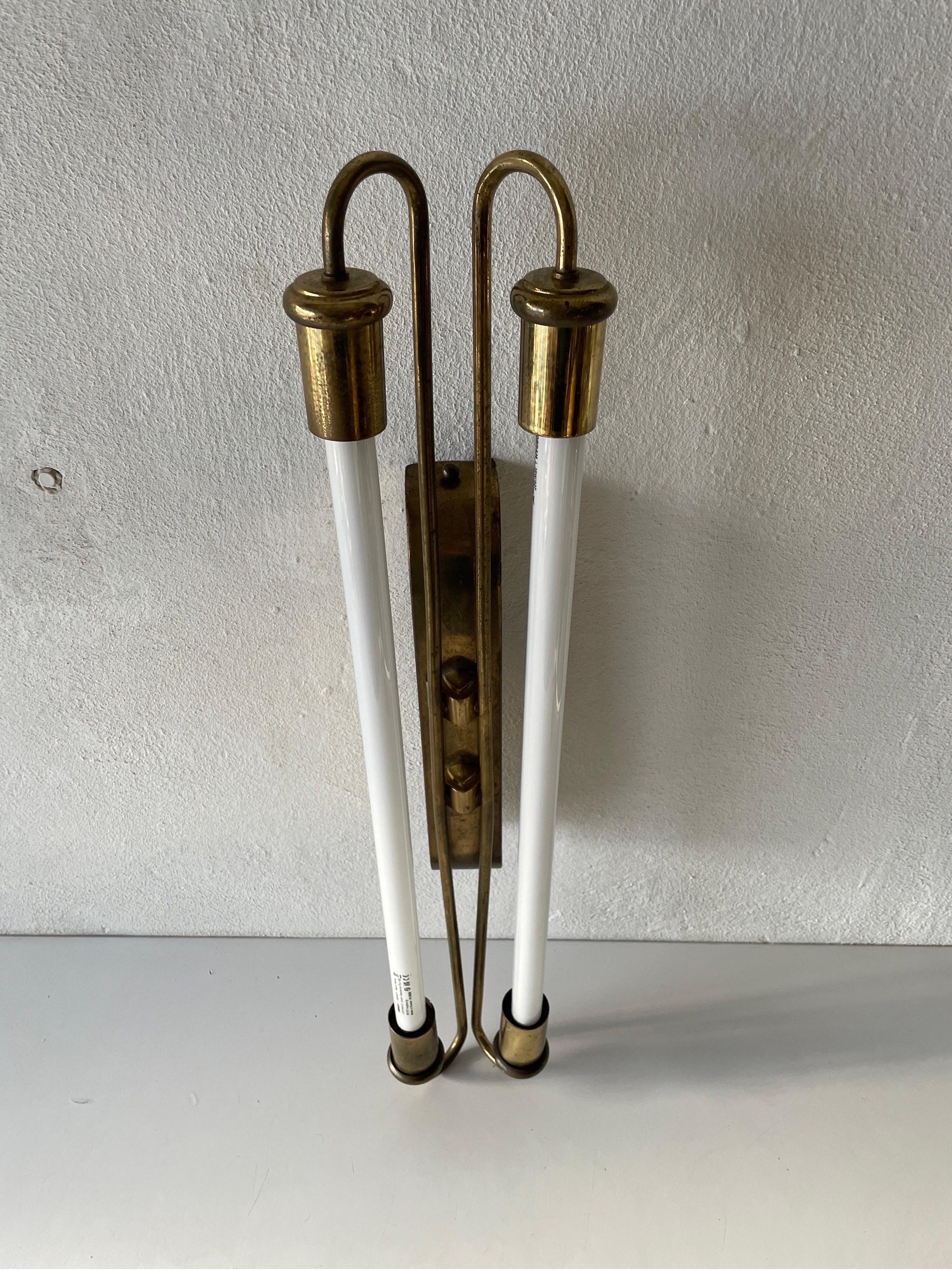 Art Deco Brass Industrial Cinema Sconce with two fluorescent Tubes, 1930s, Germany

Industrial wall lamp with two fluorescent Tubes
Halogen Fluorescent tubes L18W or L20W

Lampshade is in very good vintage condition.

This lamp works with 2