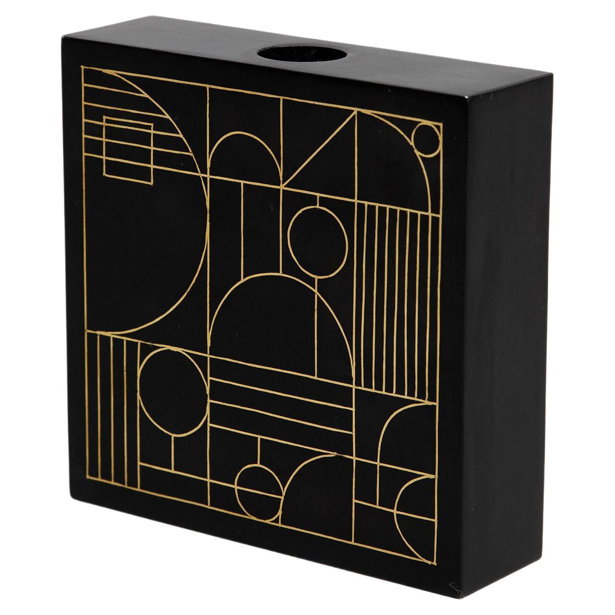 Schwarzer quadratischer Kerzenhalter mit Messing-Intarsien im Art déco-Stil 