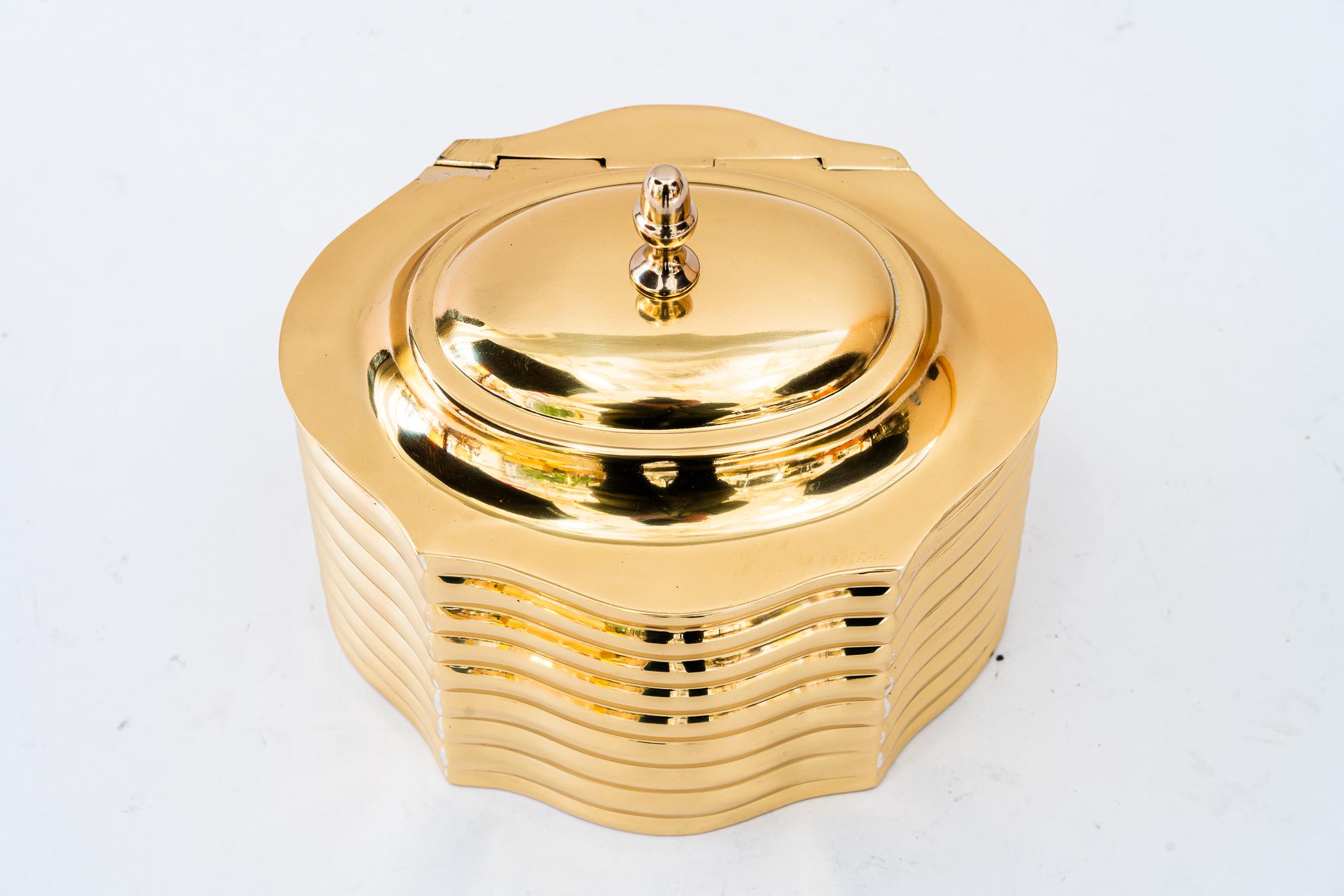 Art Deco brass Jewelry Box around 1920s (Lackiert) im Angebot