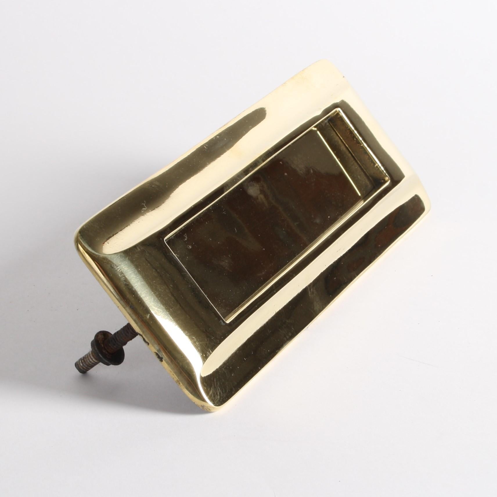 A brass Art Deco letter box with sprung flap.

Aperture width: 7 inches - 17.5 cm.

With original fixing bolts.