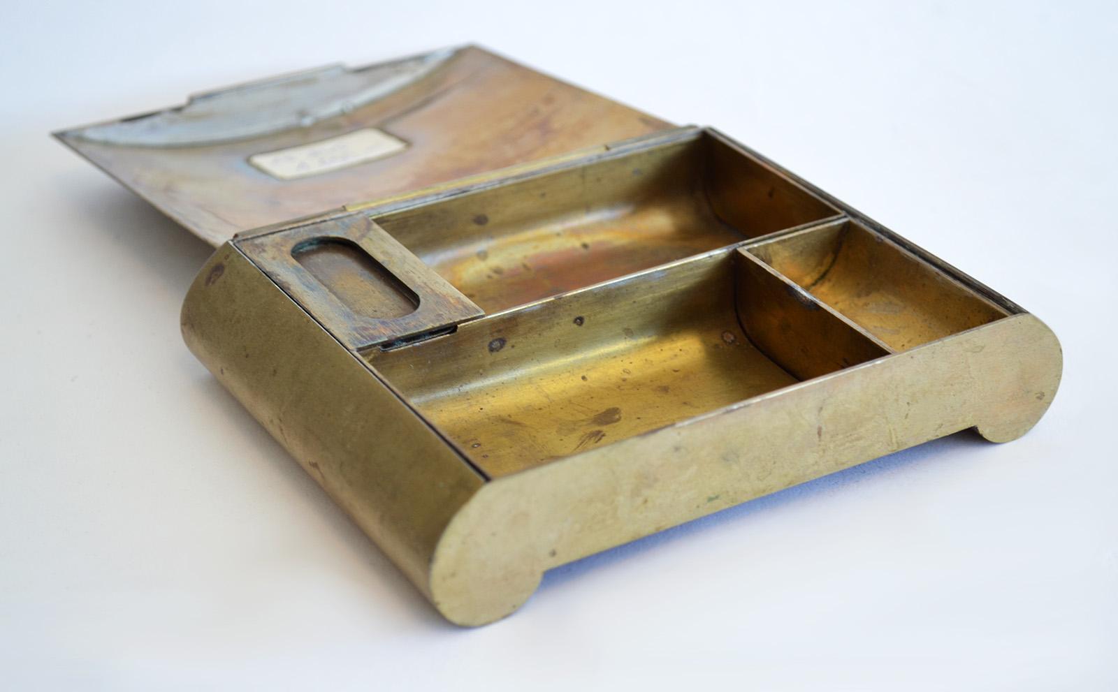 Caja de cigarrillos con tapa de latón Art Decó, años 30 Francia en Bueno estado para la venta en Fort Lauderdale, FL