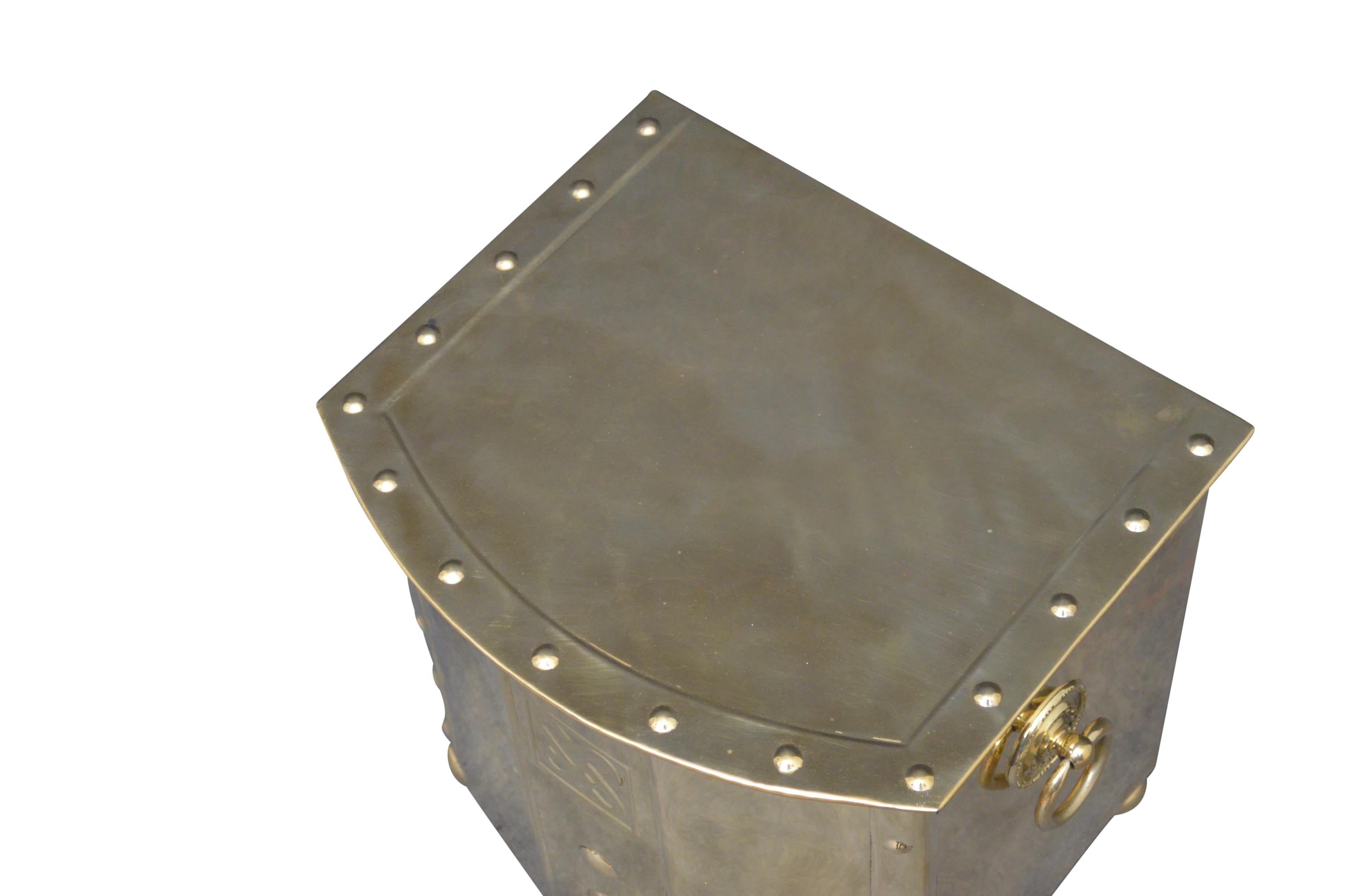 Art Deco brass log or coal bin with original removable linker, carrying handles and bun feet. Cleaned, polished and ready to use at home. c1930
Measures: H 12
