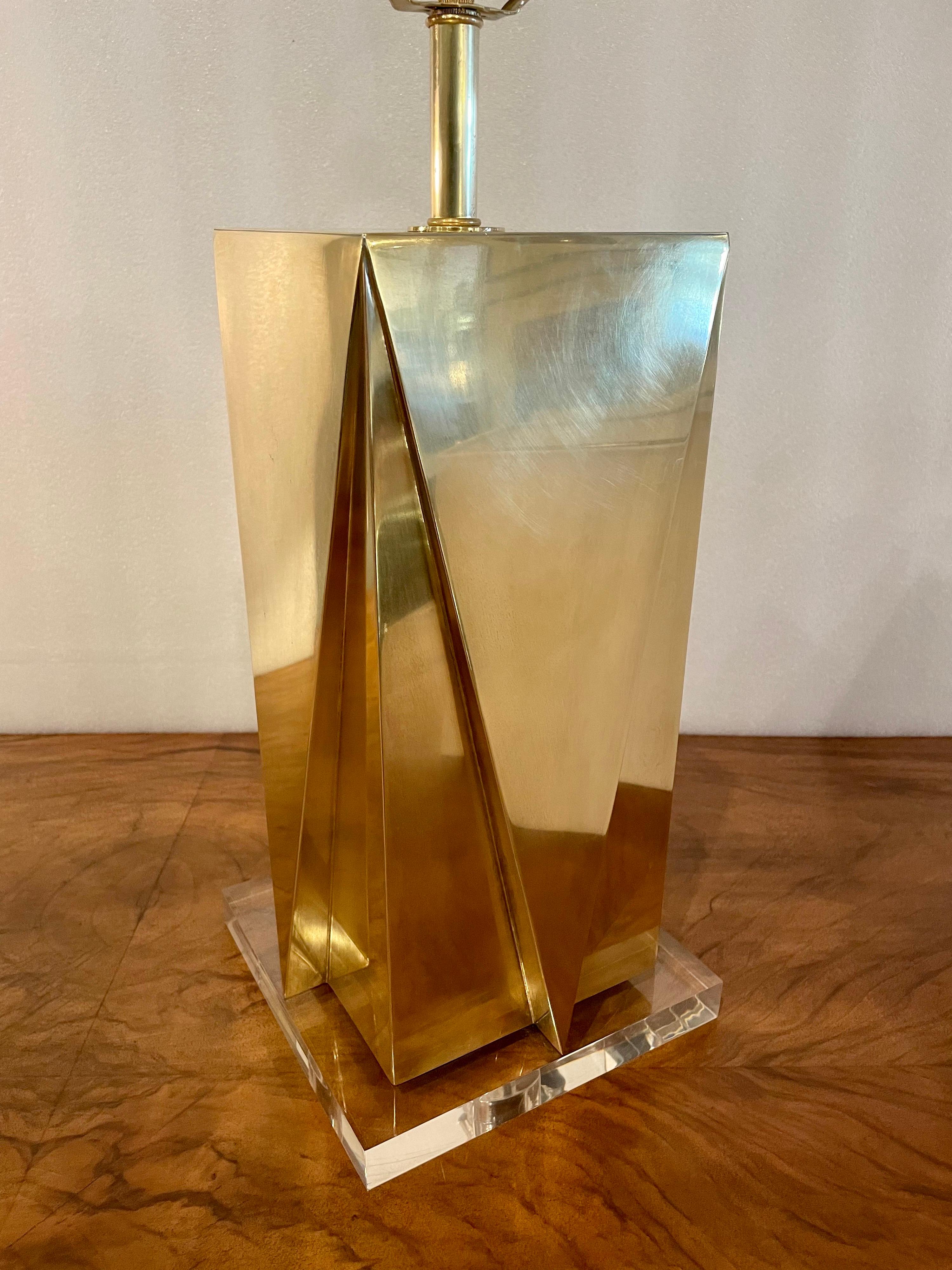 Art Deco Brass & Lucite Geometric Skyscraper Rare Table Lamp In Excellent Condition In San Diego, CA