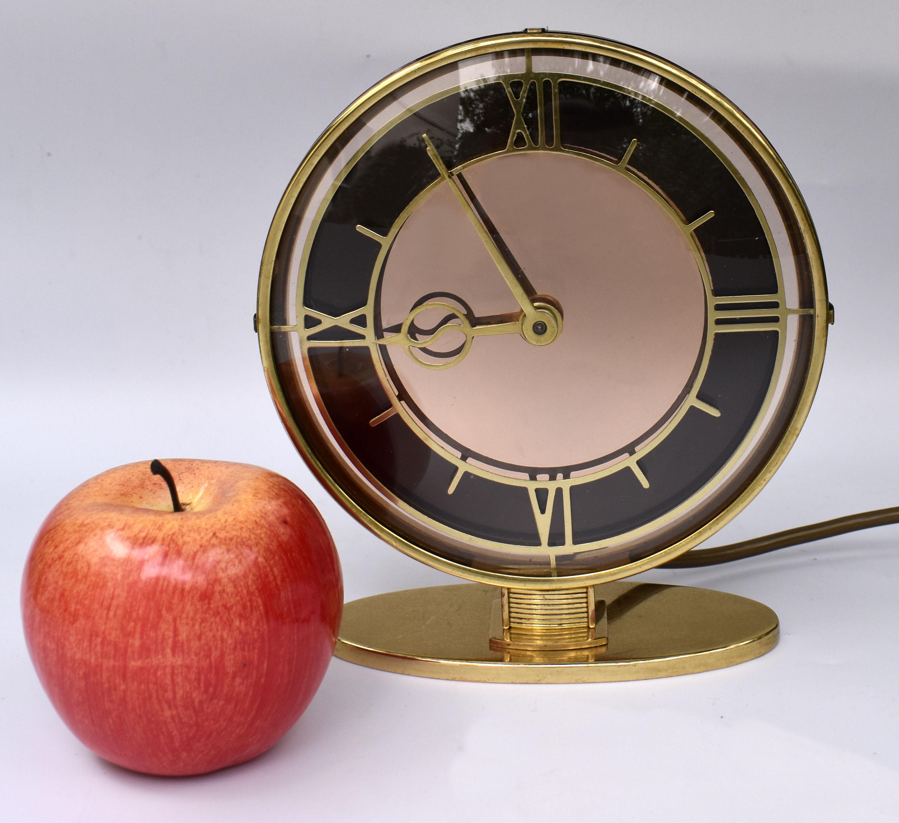 Horloge électrique Art déco en laiton et miroir, Angleterre, vers 1930 en vente 4