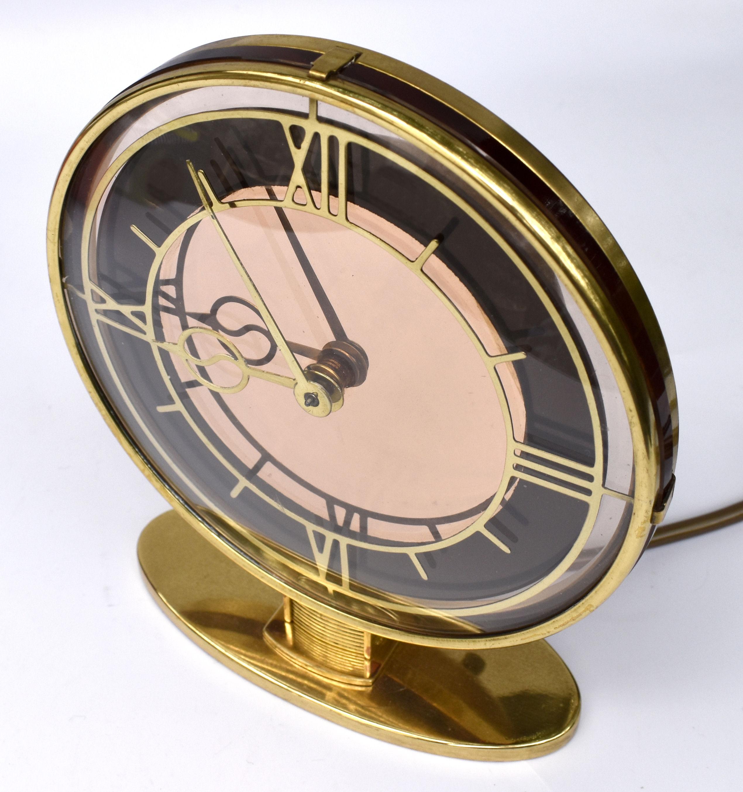 Laiton Horloge électrique Art déco en laiton et miroir, Angleterre, vers 1930 en vente