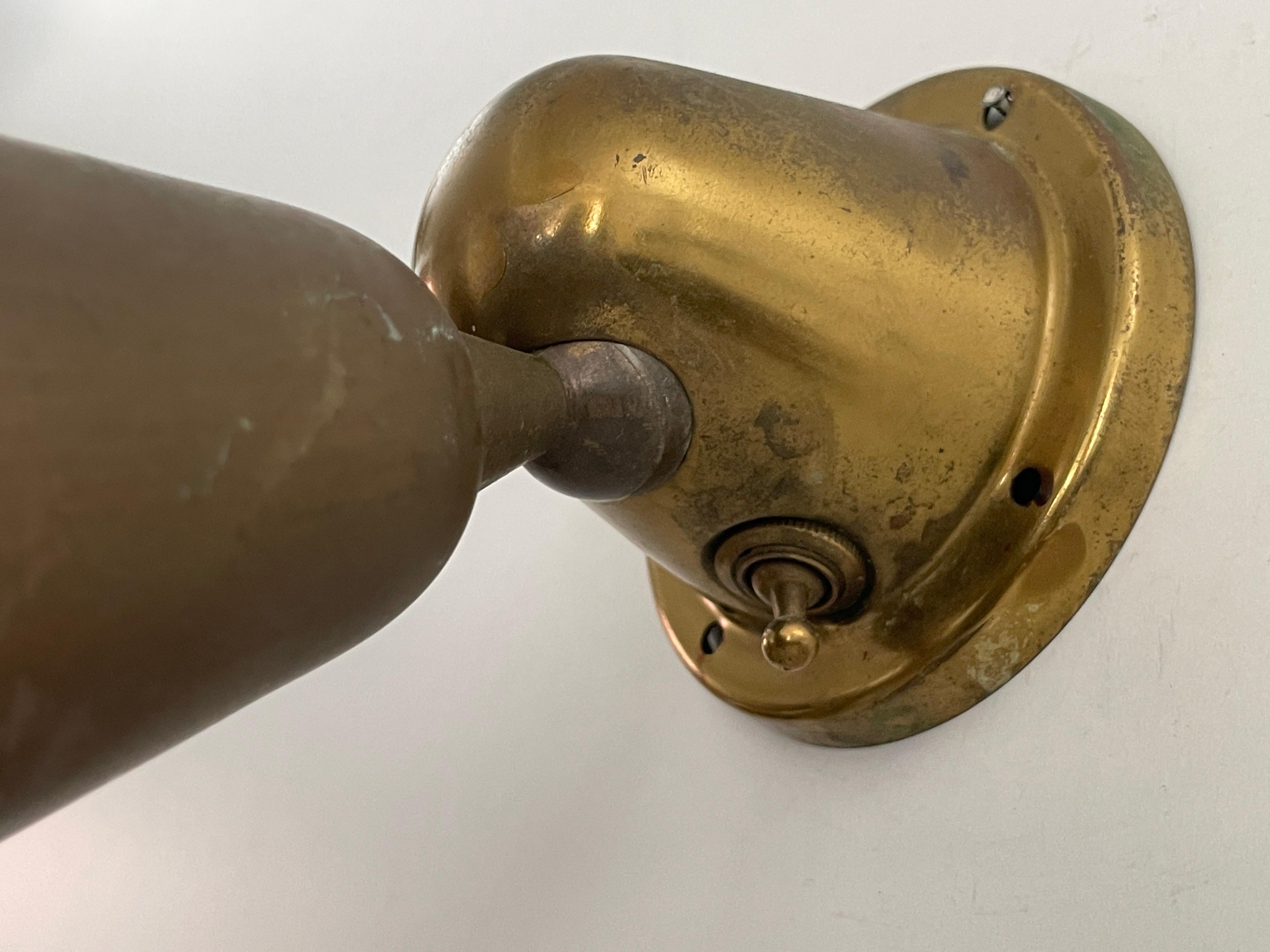 Art Deco Brass Pair of Wall Lamps, 1940s, Italy im Angebot 9