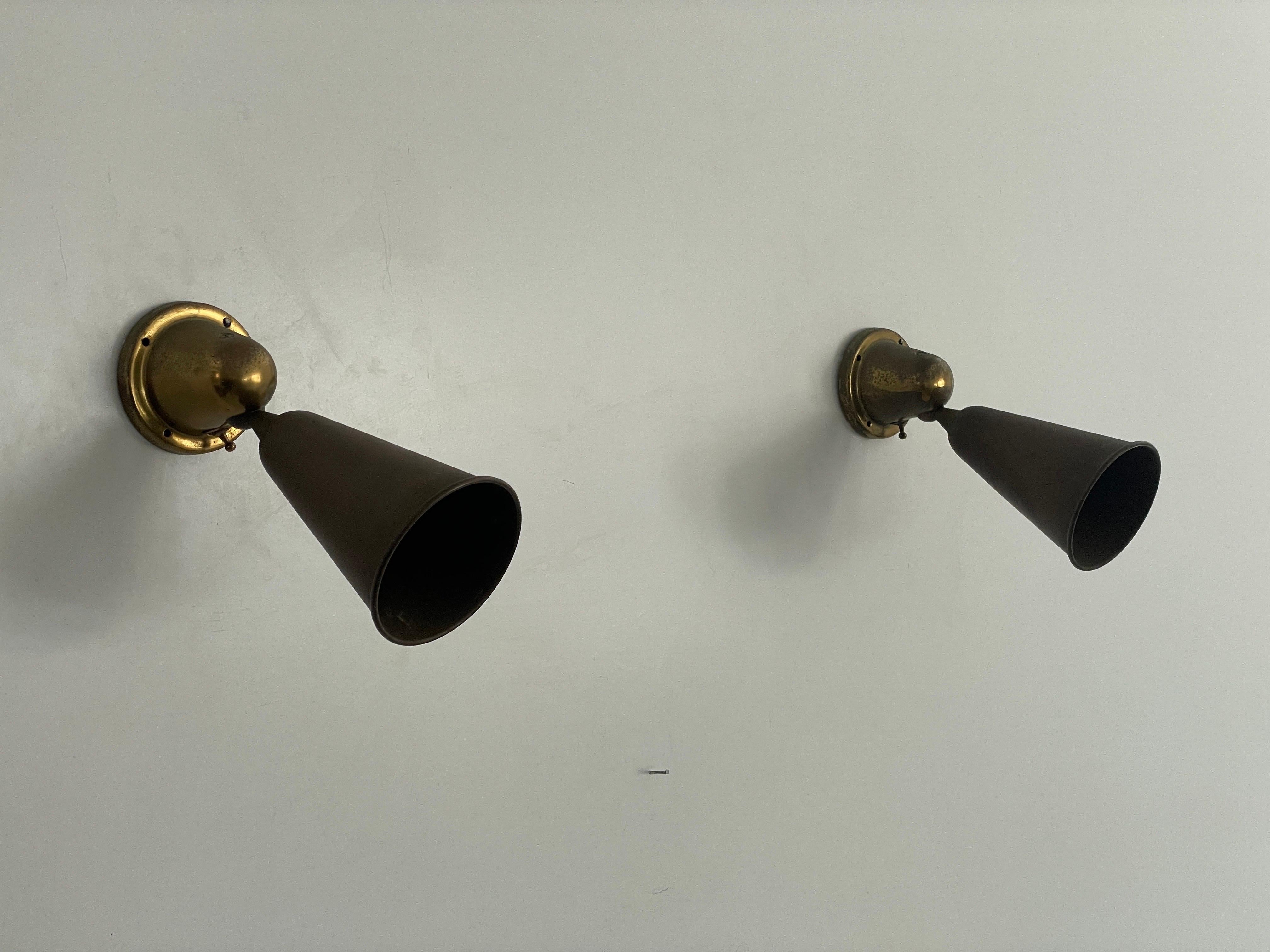 Art Deco Brass Pair of Wall Lamps, 1940s, Italy

Very nice high quality wall lamps.

Lamps are in very good vintage condition.


These lamps works with E14 standard light bulbs. 
Wired and suitable to use in all countries. (110-220